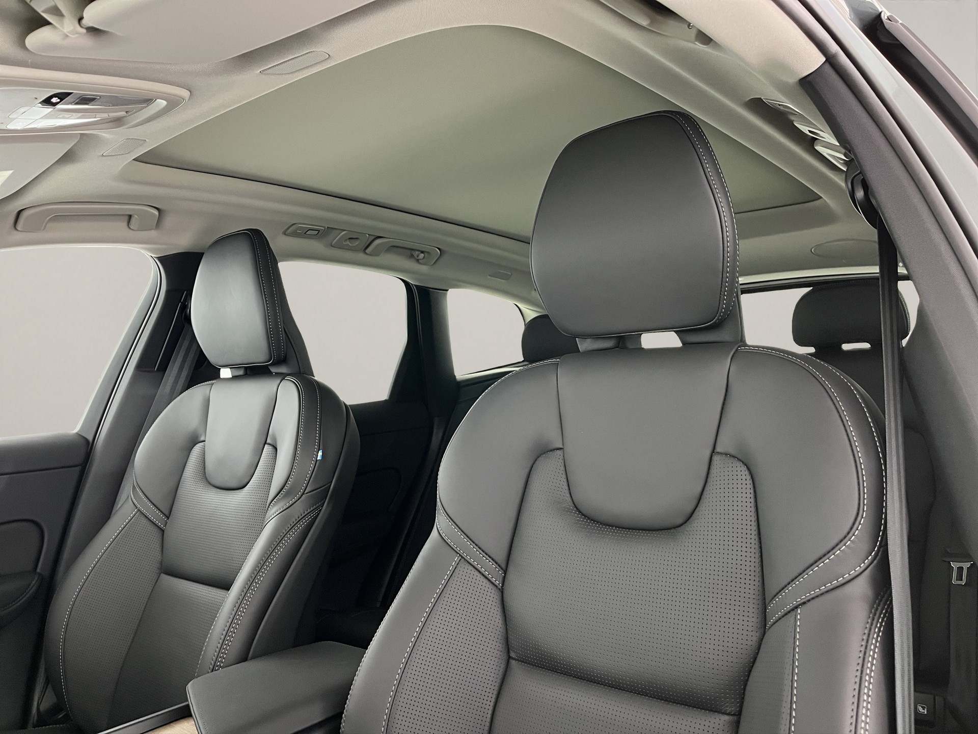 VOLVO XC60 2.0 T8 TE Ultra Dark eAWD-image-16