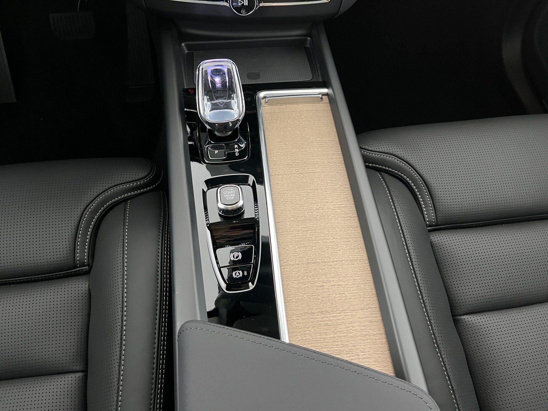 VOLVO XC60 2.0 T8 TE Ultra Dark eAWD-image-15