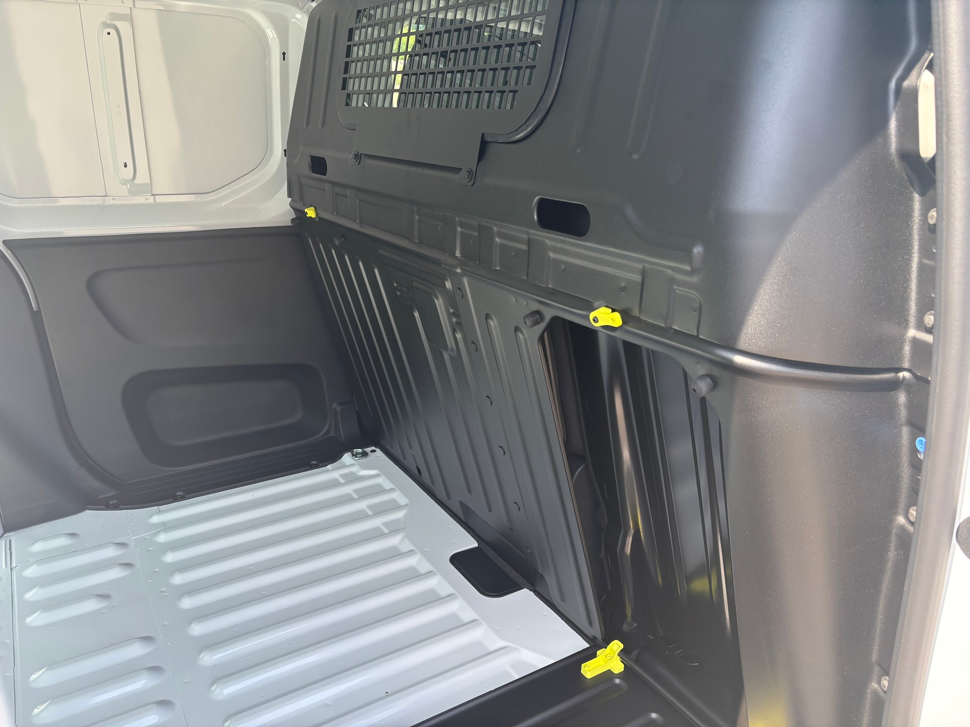 PEUGEOT e-Partner 50kWh Premium Standard 800Kg-image-7