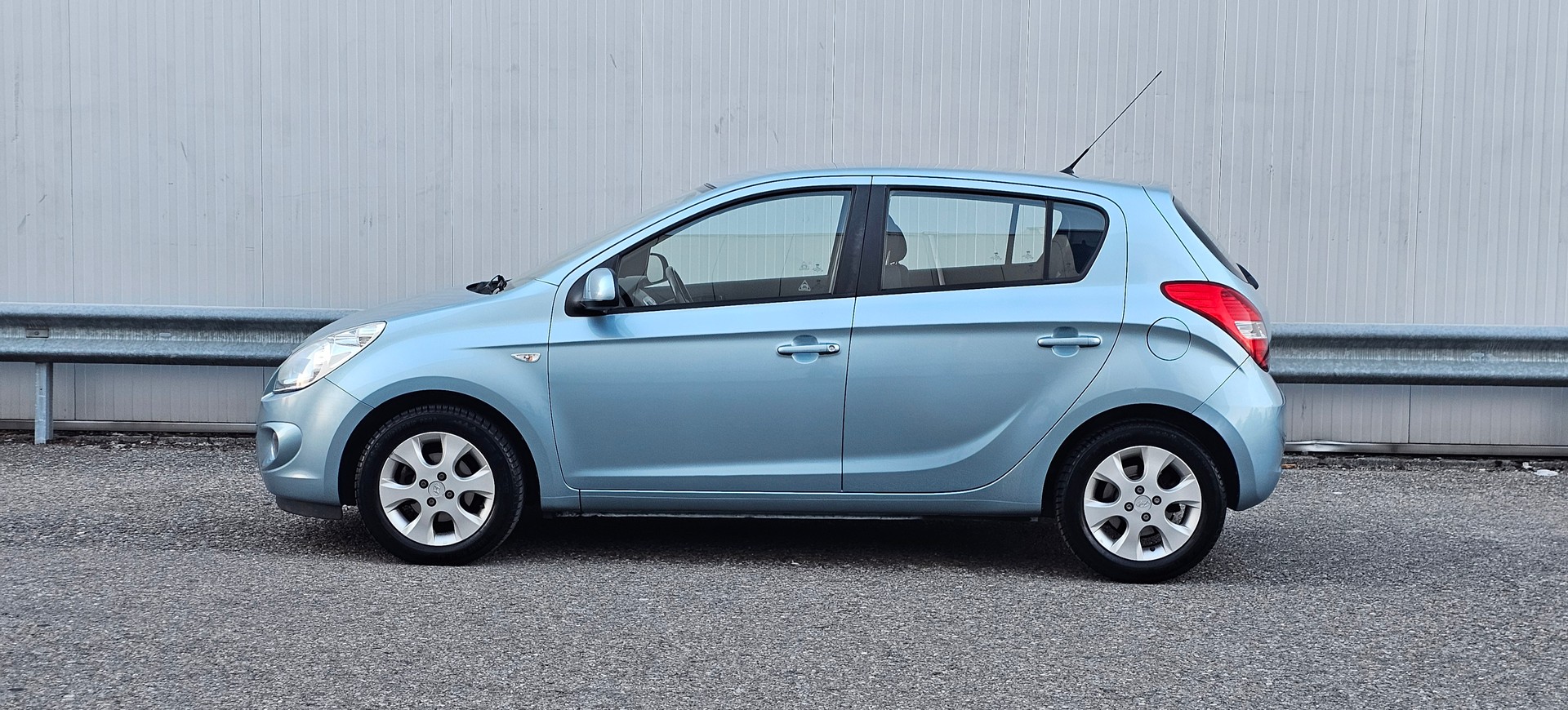 HYUNDAI i20 1.4 Style-image-4