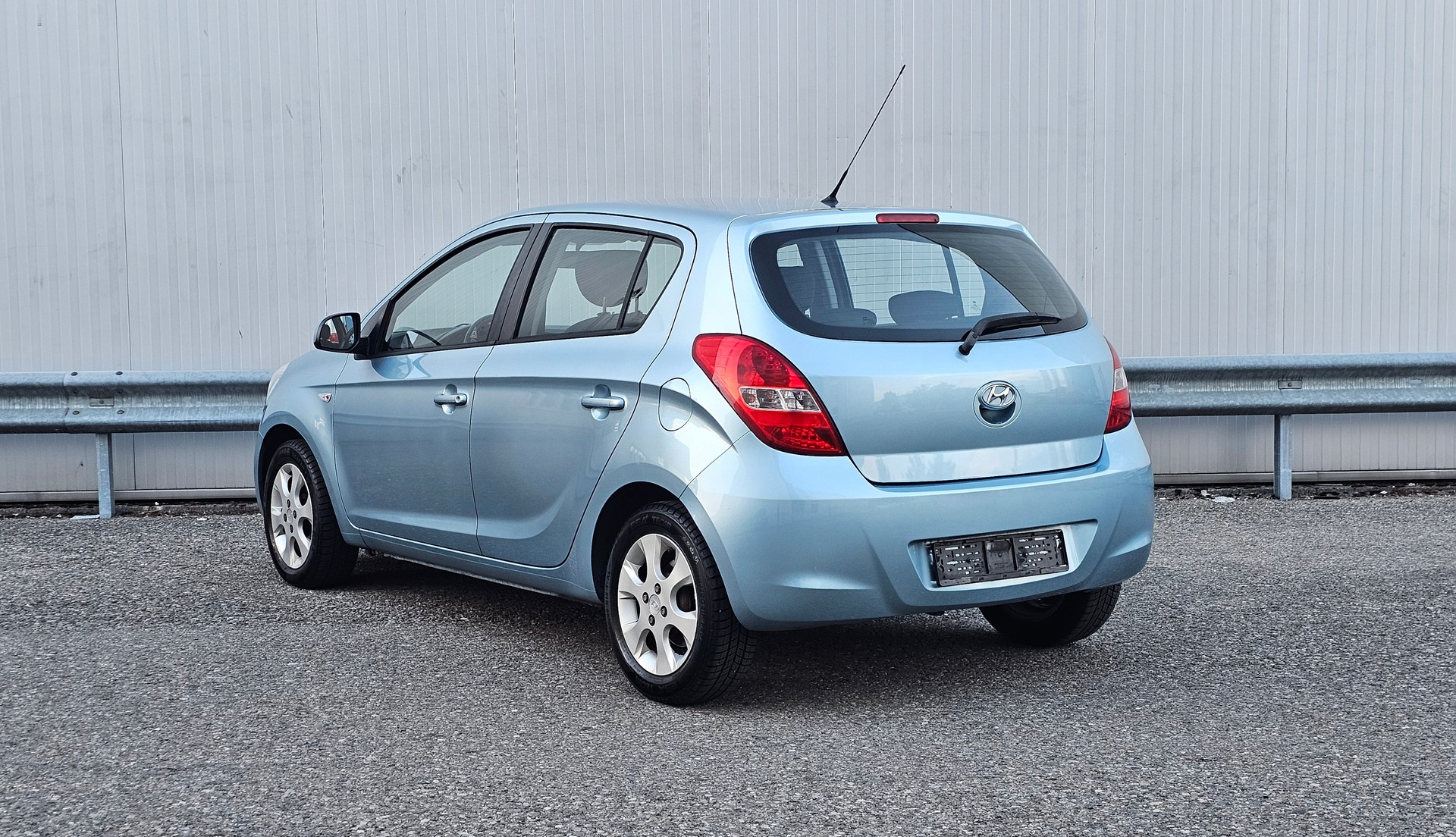 HYUNDAI i20 1.4 Style-image-3