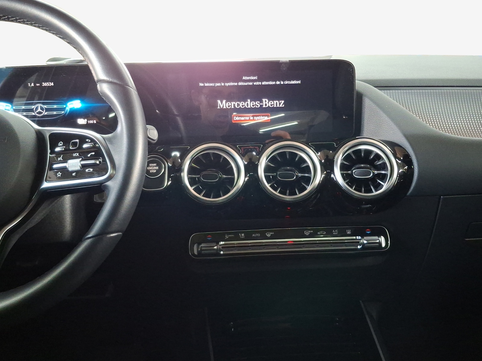 MERCEDES-BENZ GLA 250e Progressive 8G-DCT-image-10