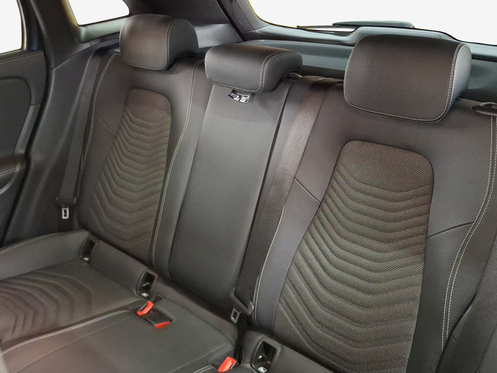 MERCEDES-BENZ GLA 250e Progressive 8G-DCT-image-12