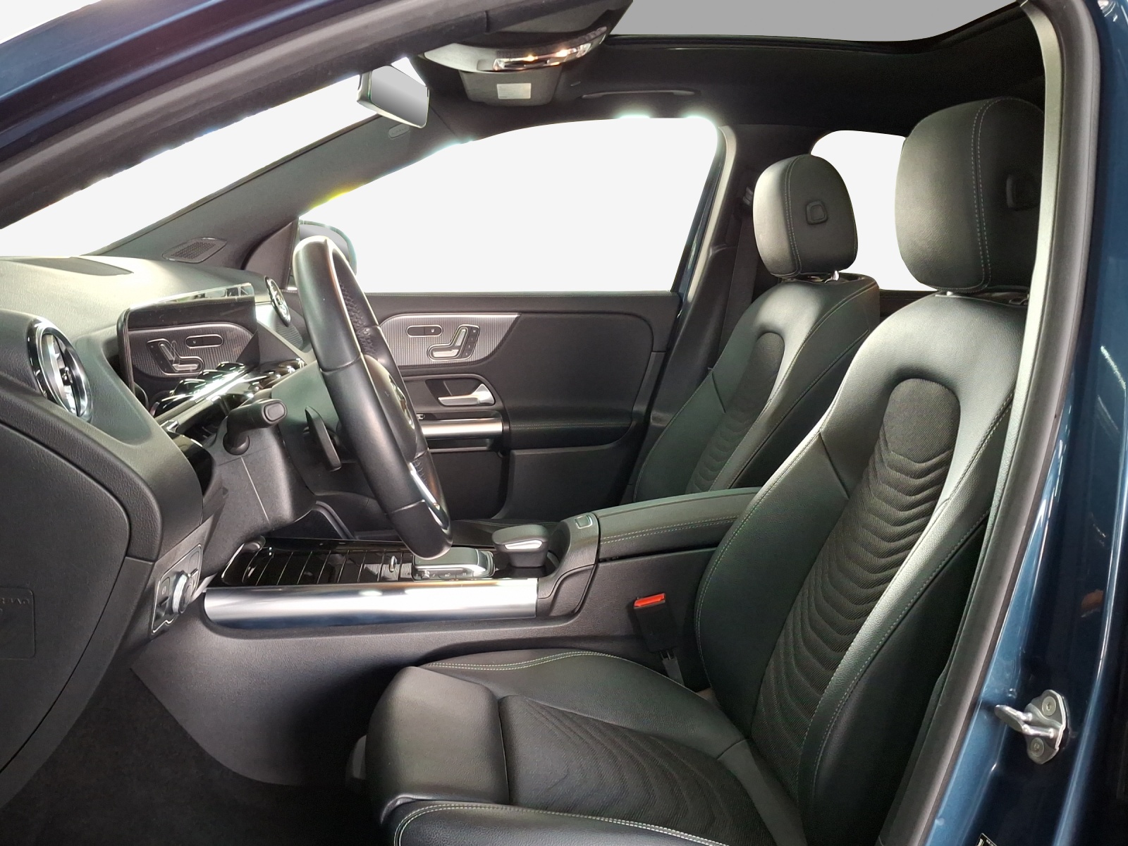 MERCEDES-BENZ GLA 250e Progressive 8G-DCT-image-8