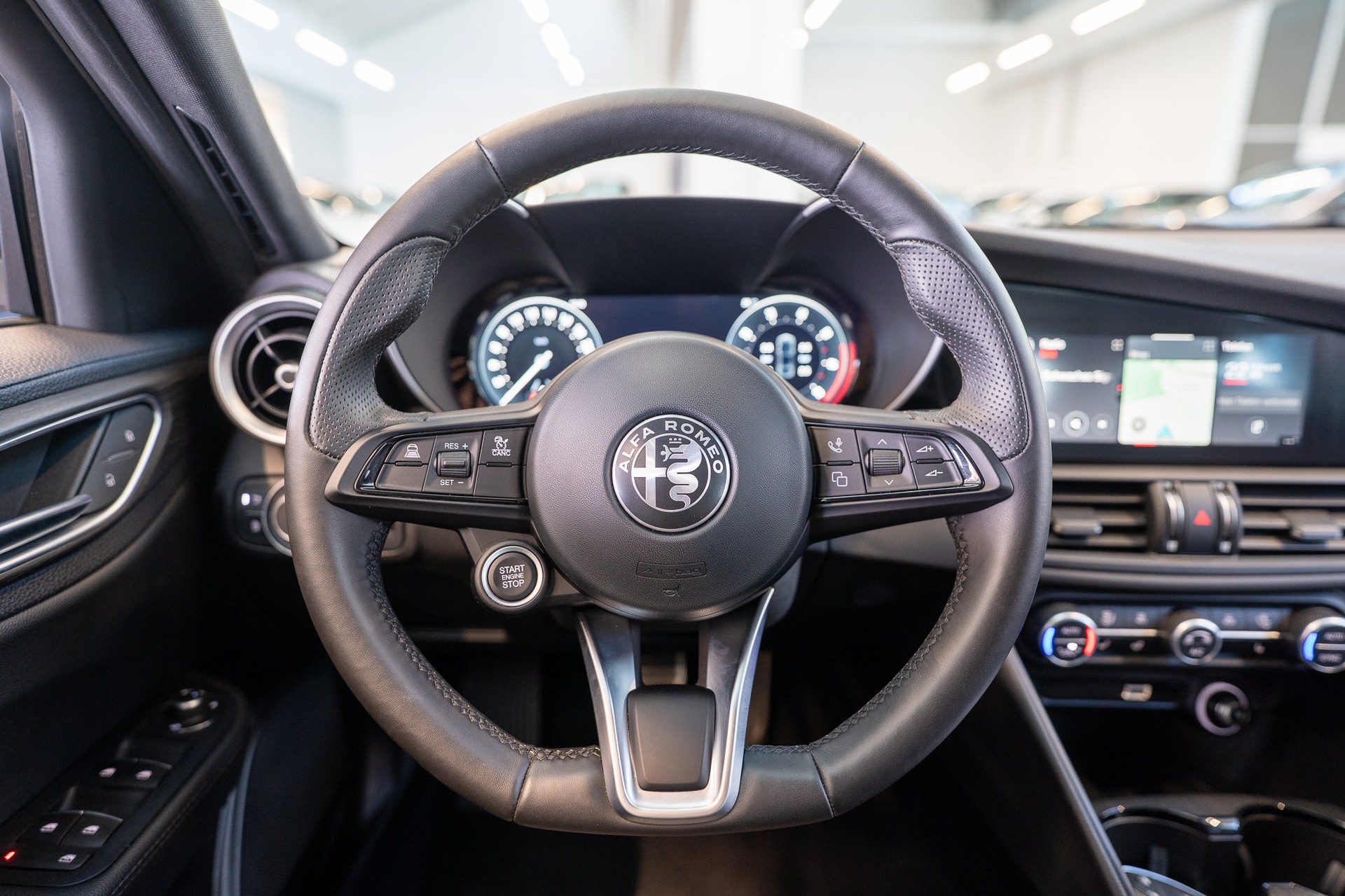 ALFA ROMEO Giulia 2.0 Q4 TI Edition / Memory Sitze / Voll-Leder / Navi-image-16