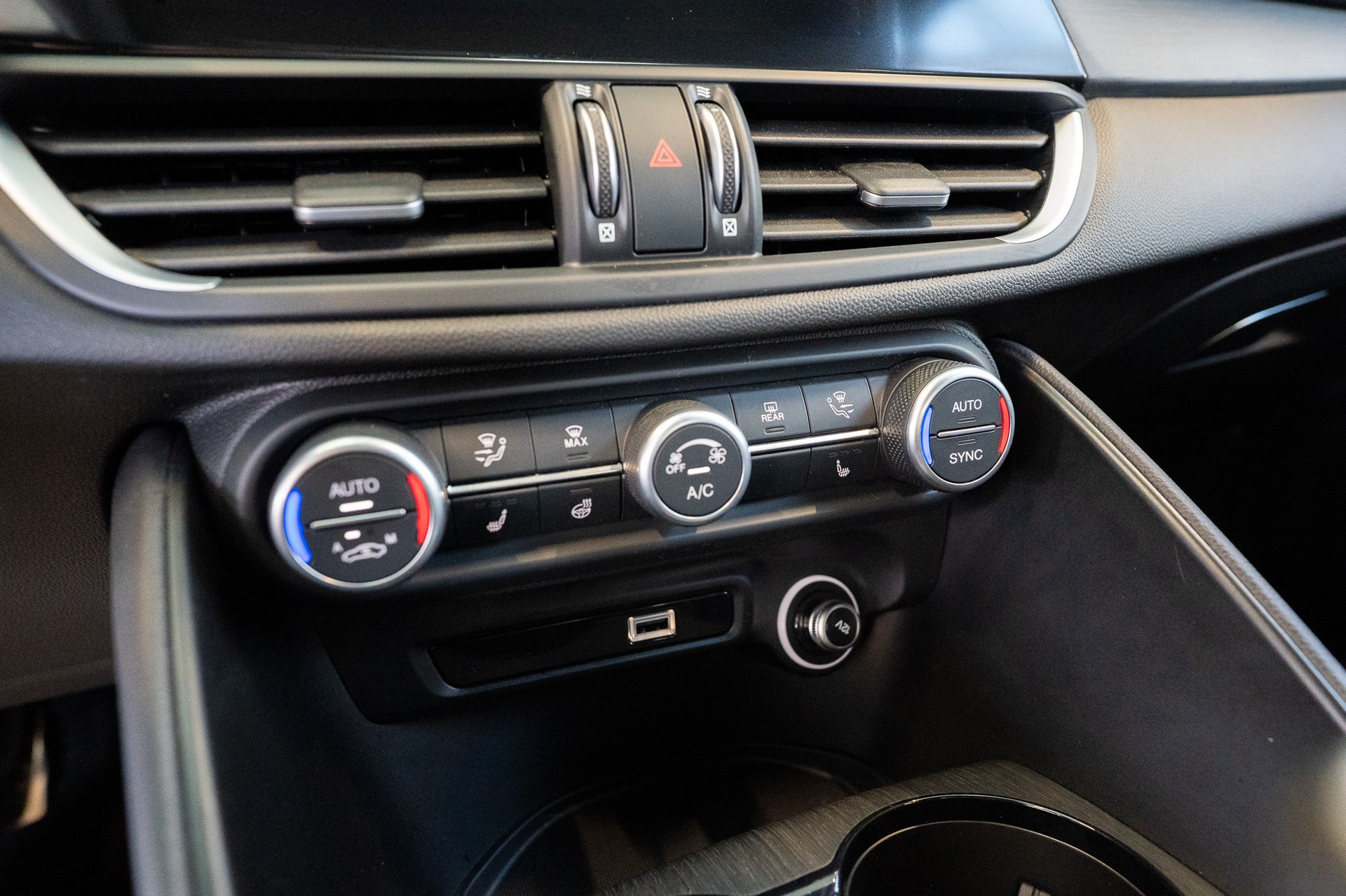 ALFA ROMEO Giulia 2.0 Q4 TI Edition / Memory Sitze / Voll-Leder / Navi-image-19