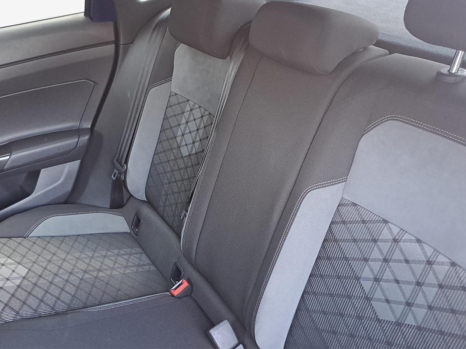 VW Taigo 1.5 TSI R-Line DSG-image-11