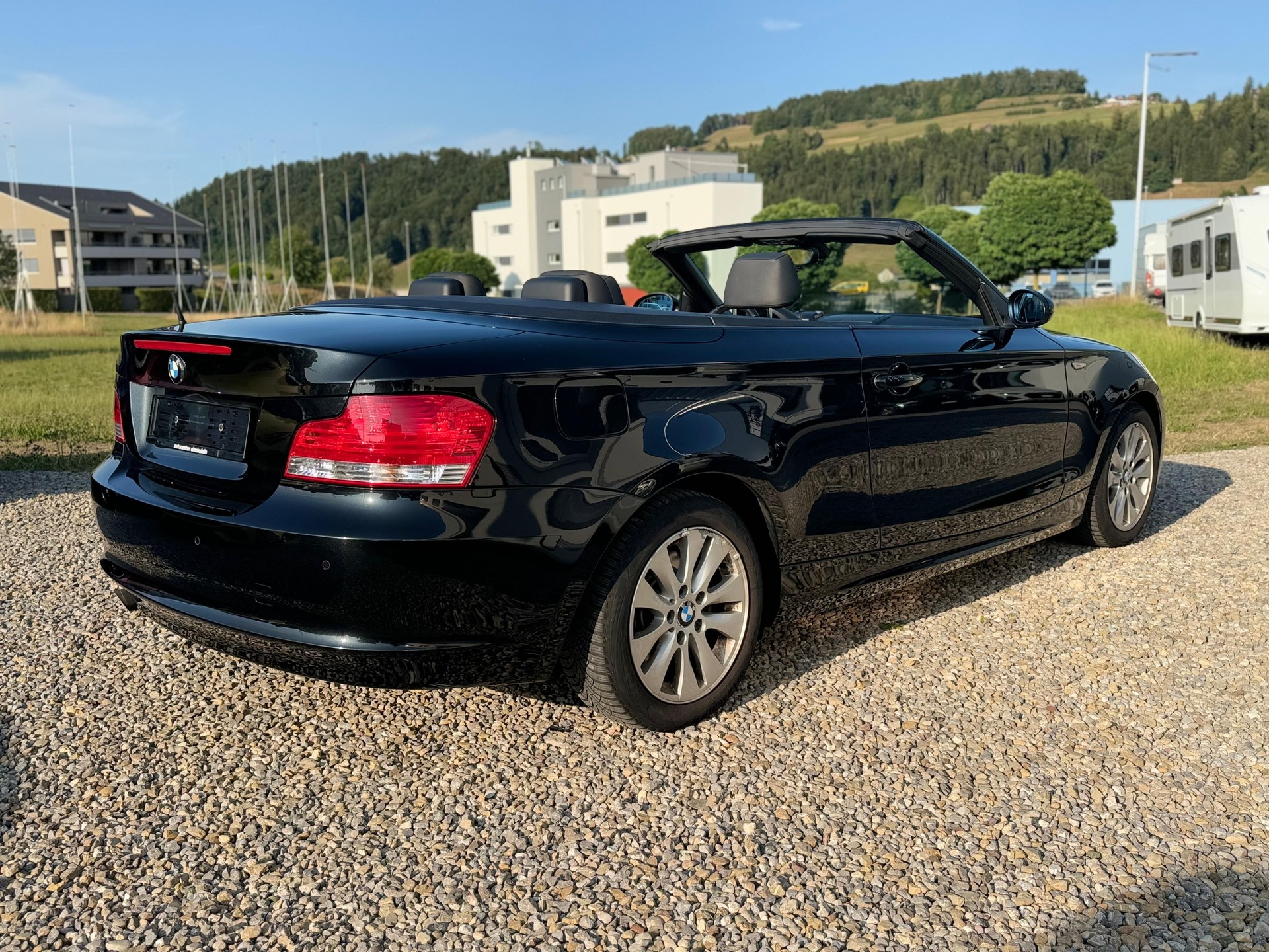BMW 118d Cabrio-image-2
