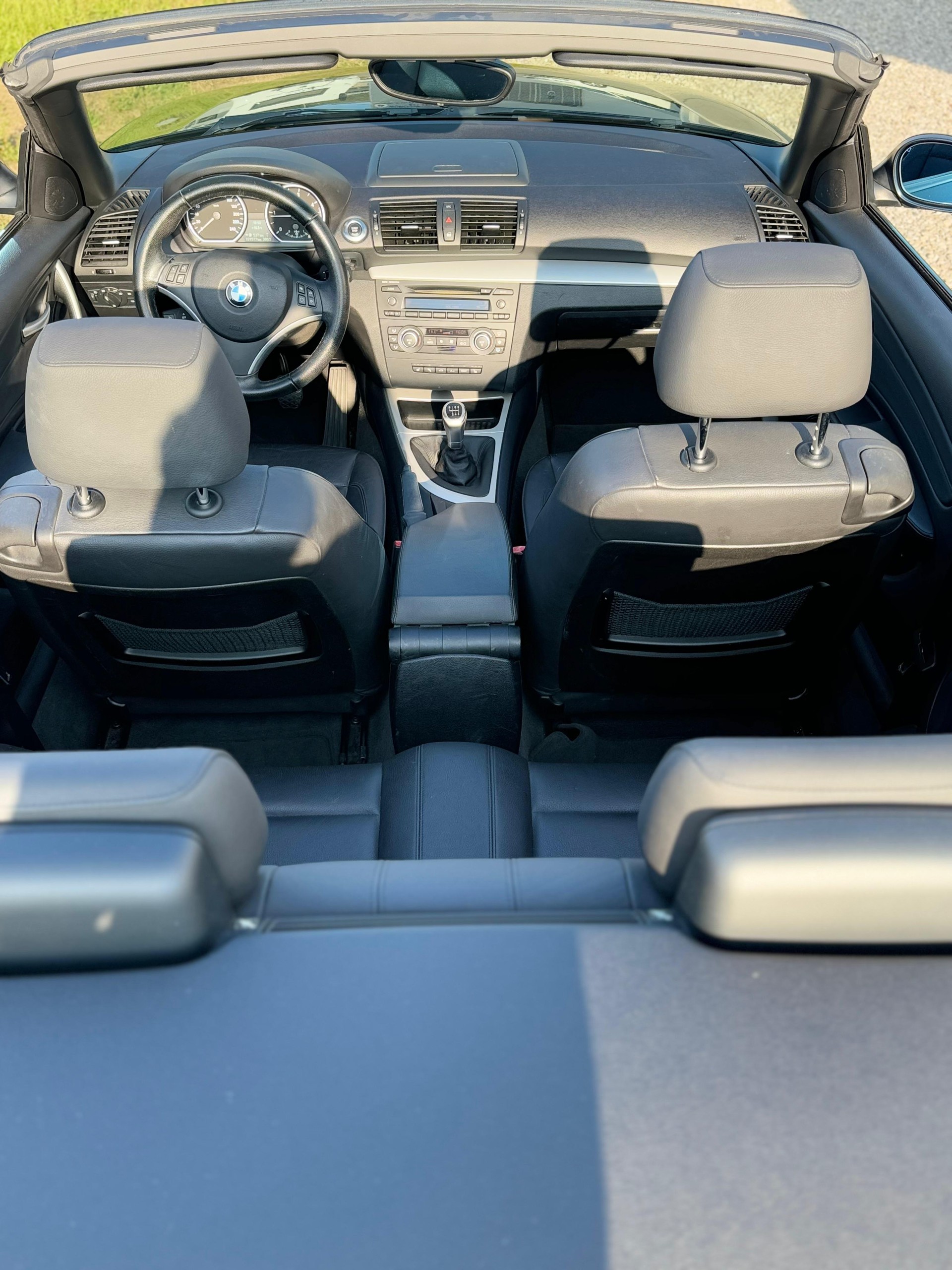 BMW 118d Cabrio-image-5