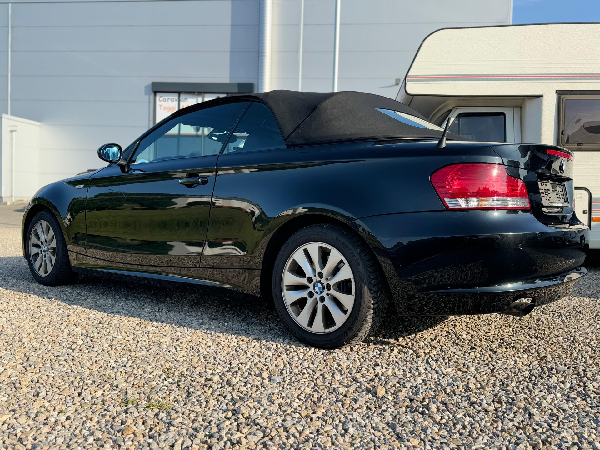 BMW 118d Cabrio-image-3