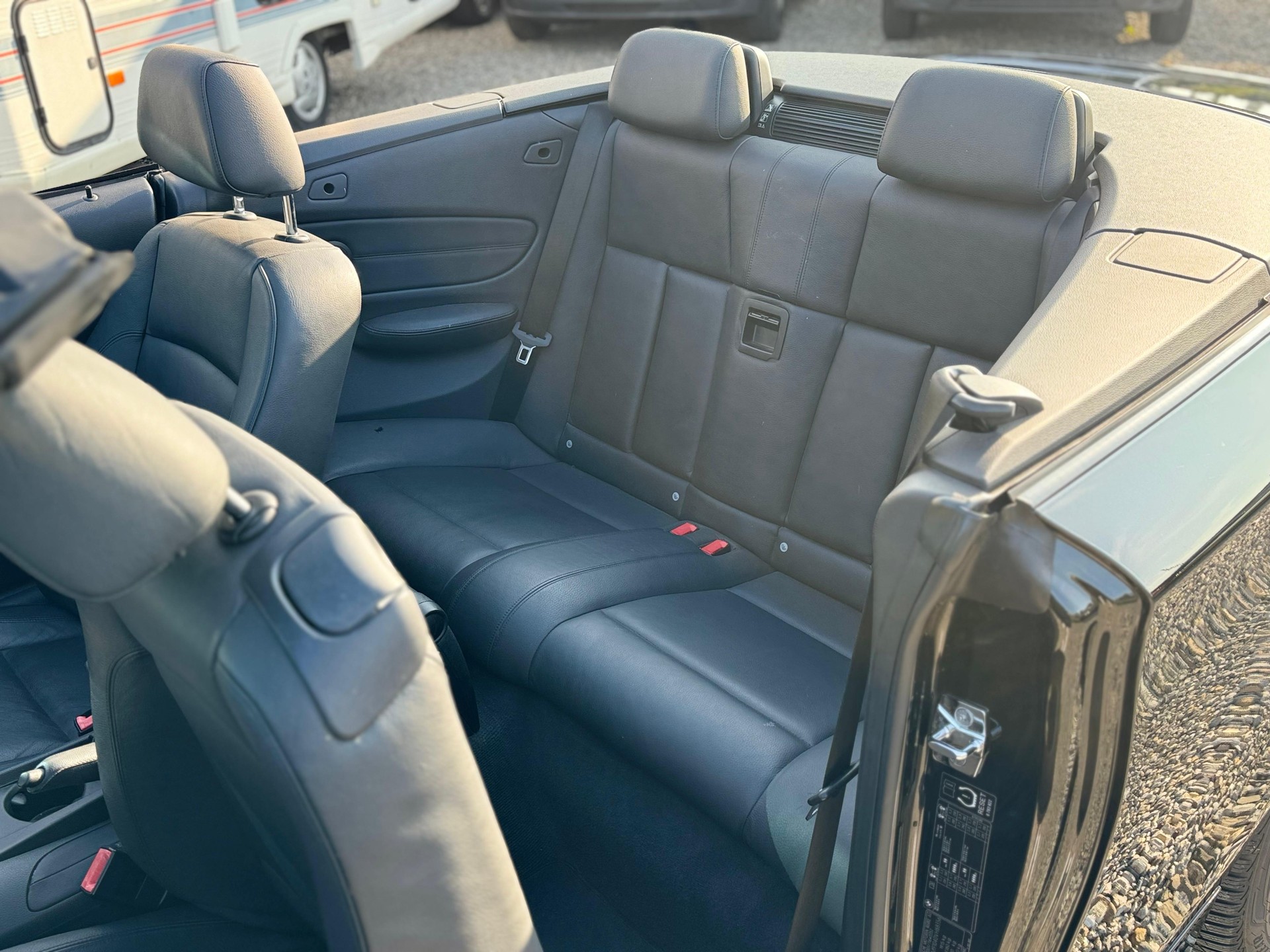 BMW 118d Cabrio-image-6