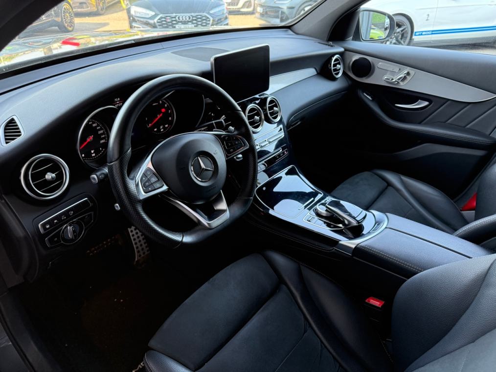 MERCEDES-BENZ GLC Coupé 300 AMG Line 4Matic 9G-Tronic-image-3
