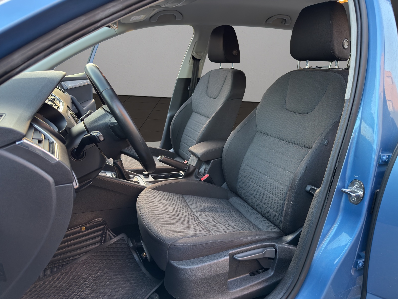 SKODA Octavia Combi 1.6 TDI Elegance 4x4-image-8