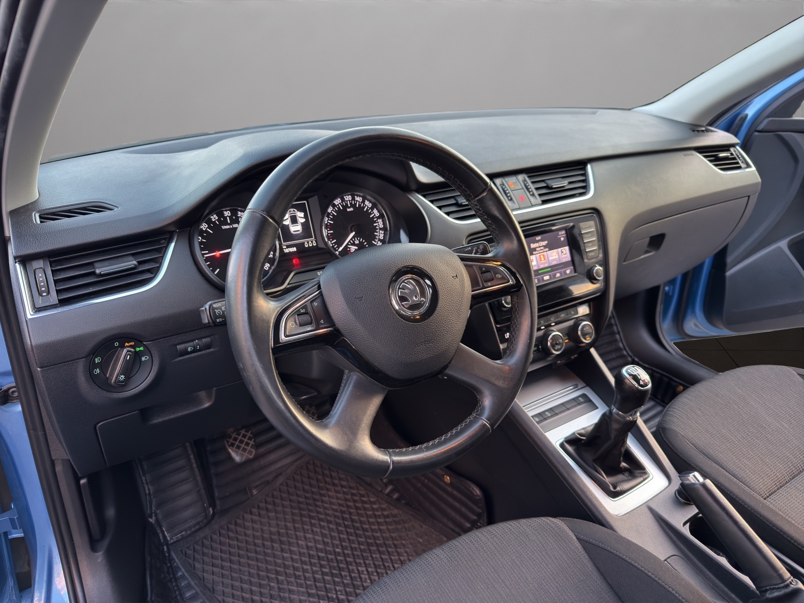 SKODA Octavia Combi 1.6 TDI Elegance 4x4-image-9