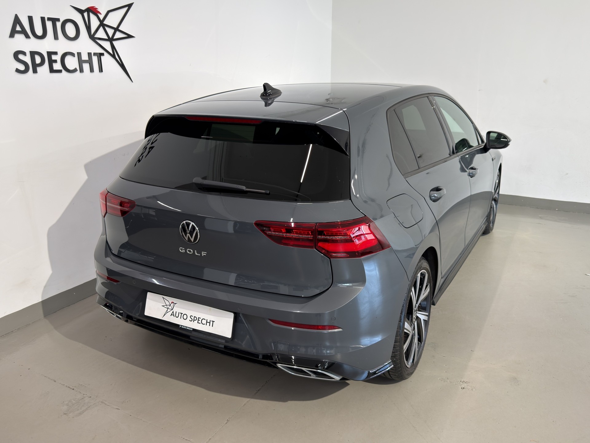 VW Golf 2.0 TDI R-Line DSG-image-3