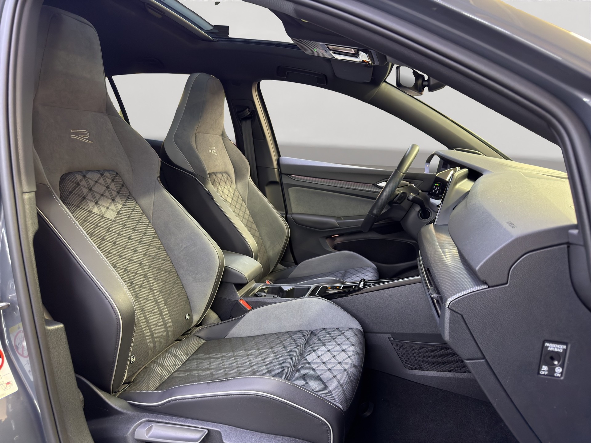 VW Golf 2.0 TDI R-Line DSG-image-15