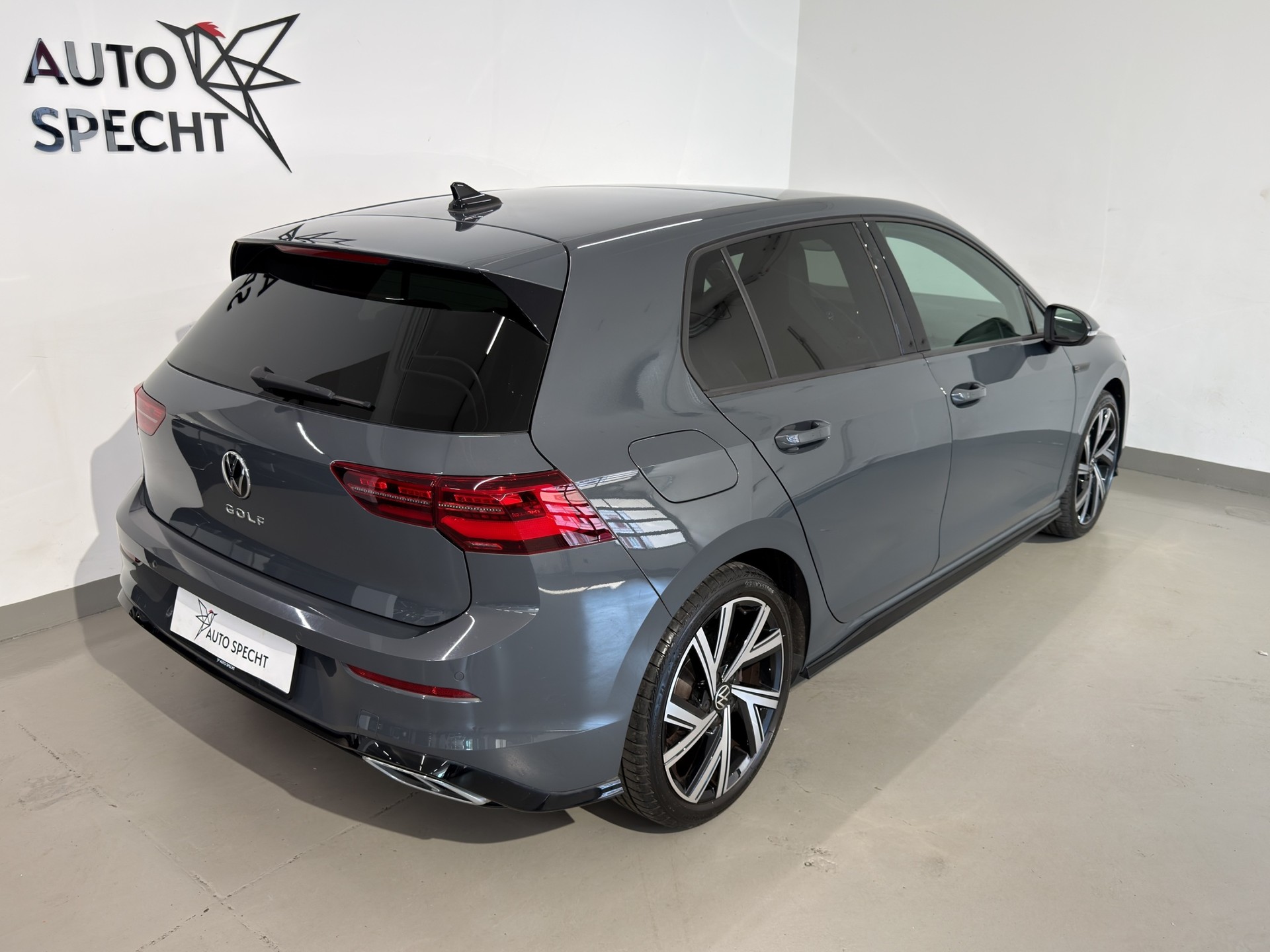 VW Golf 2.0 TDI R-Line DSG-image-4