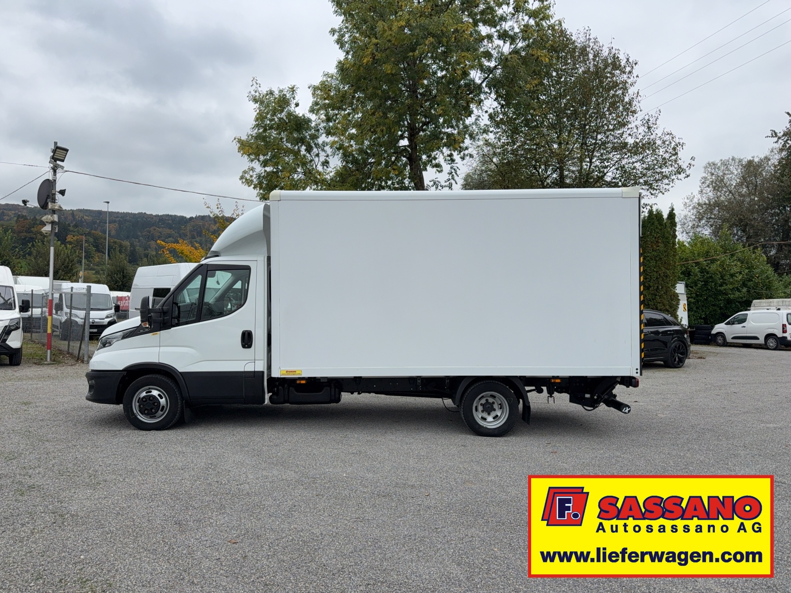 IVECO Daily 35 C 16 Koffer mit Hebebühne-image-3