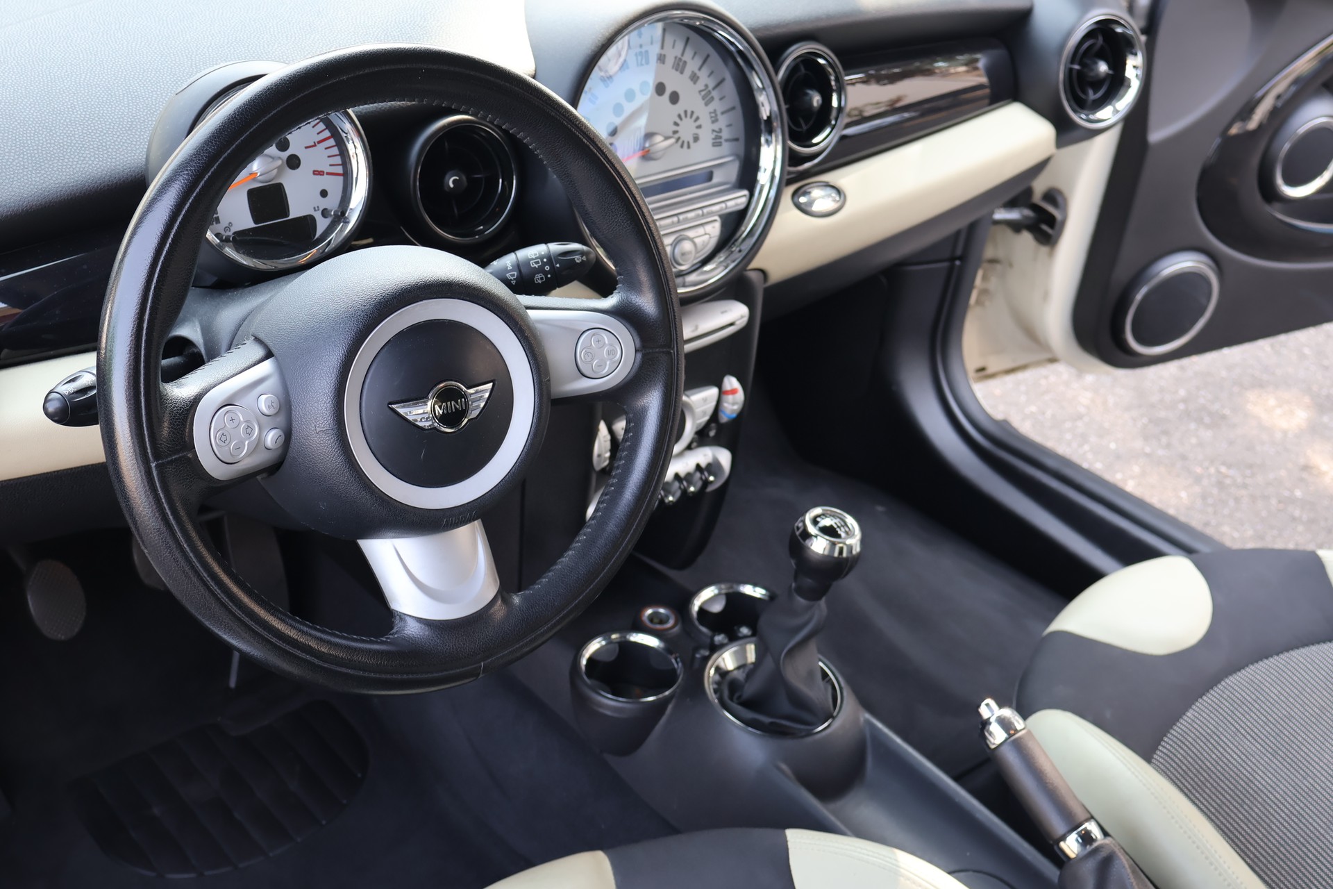 MINI Cooper-image-10