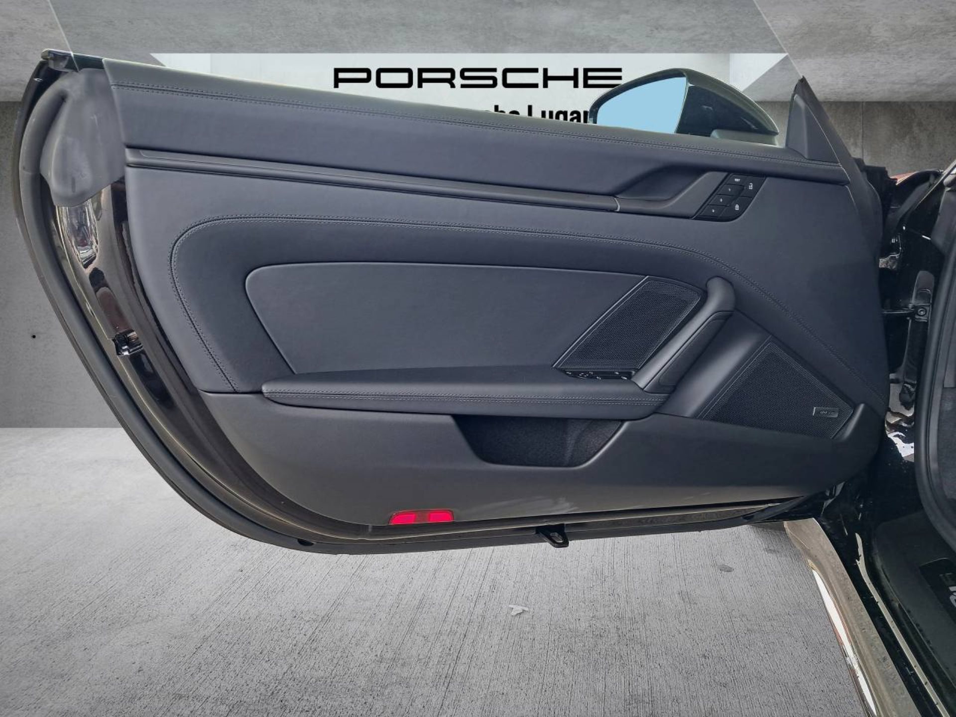 PORSCHE 911 Carrera 4 GTS-image-23