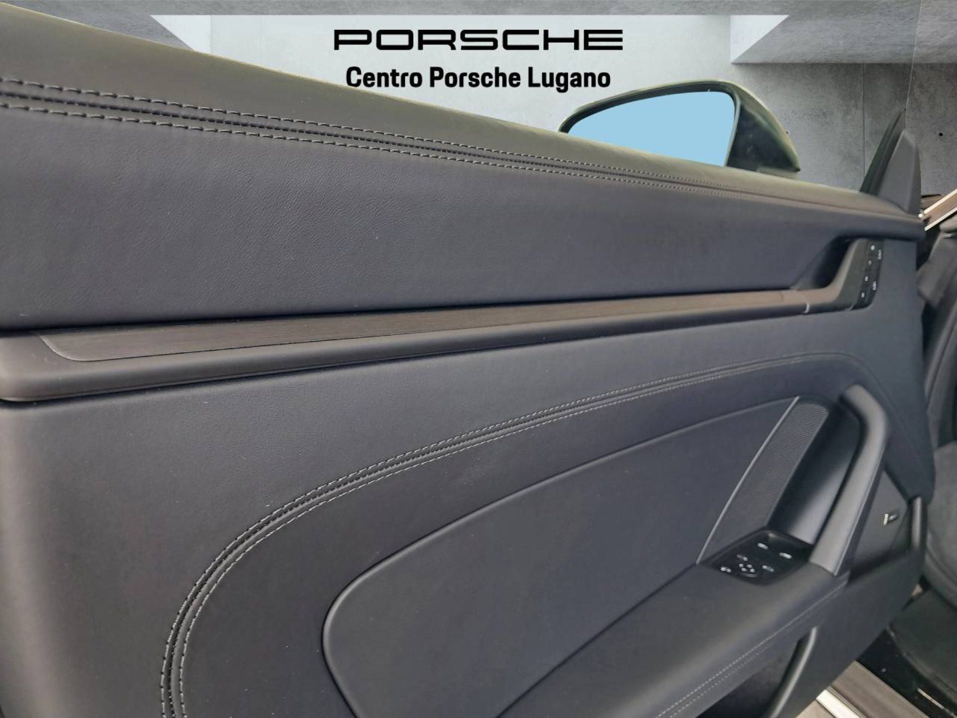 PORSCHE 911 Carrera 4 GTS-image-28