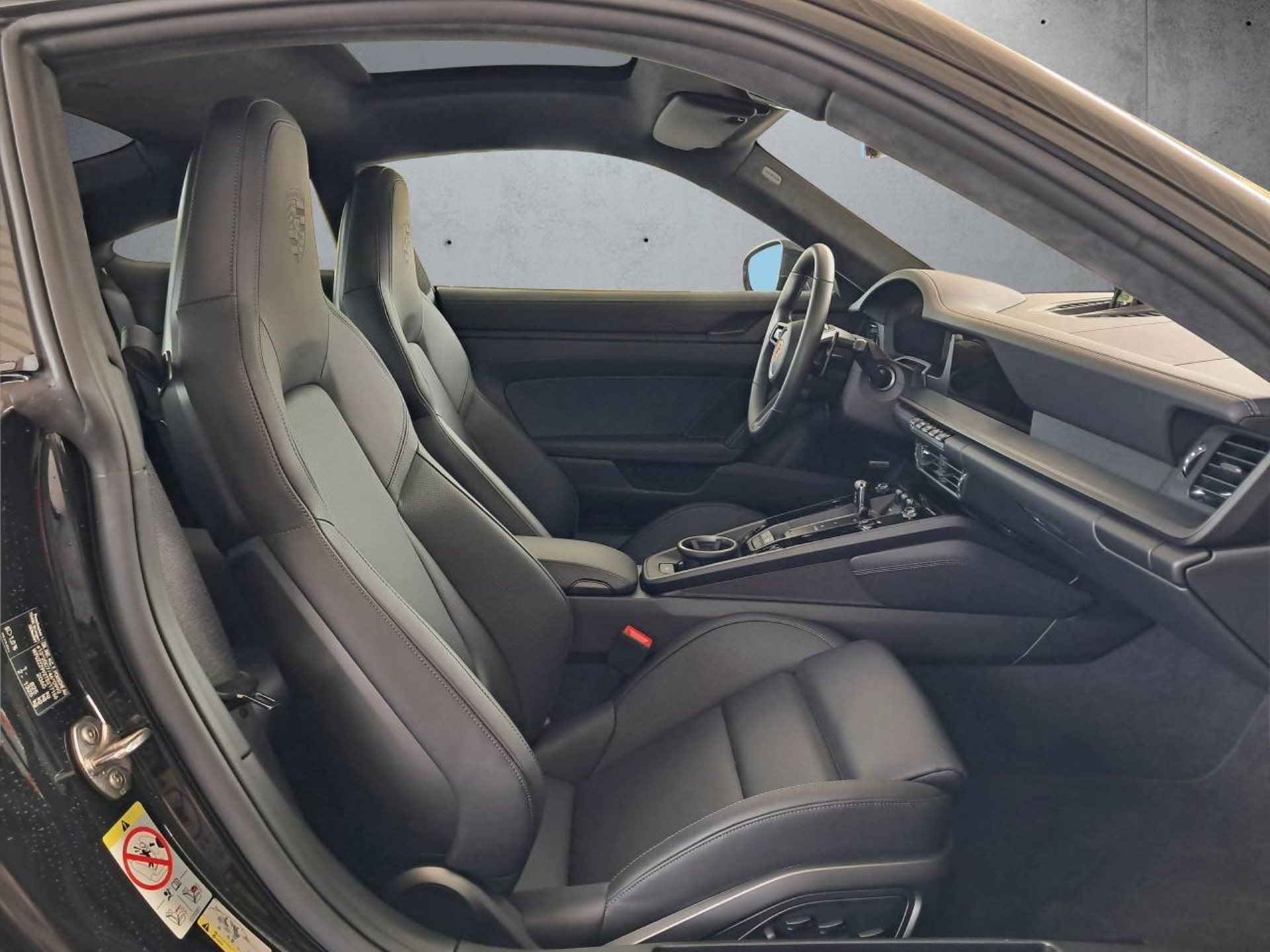 PORSCHE 911 Carrera 4 GTS-image-14