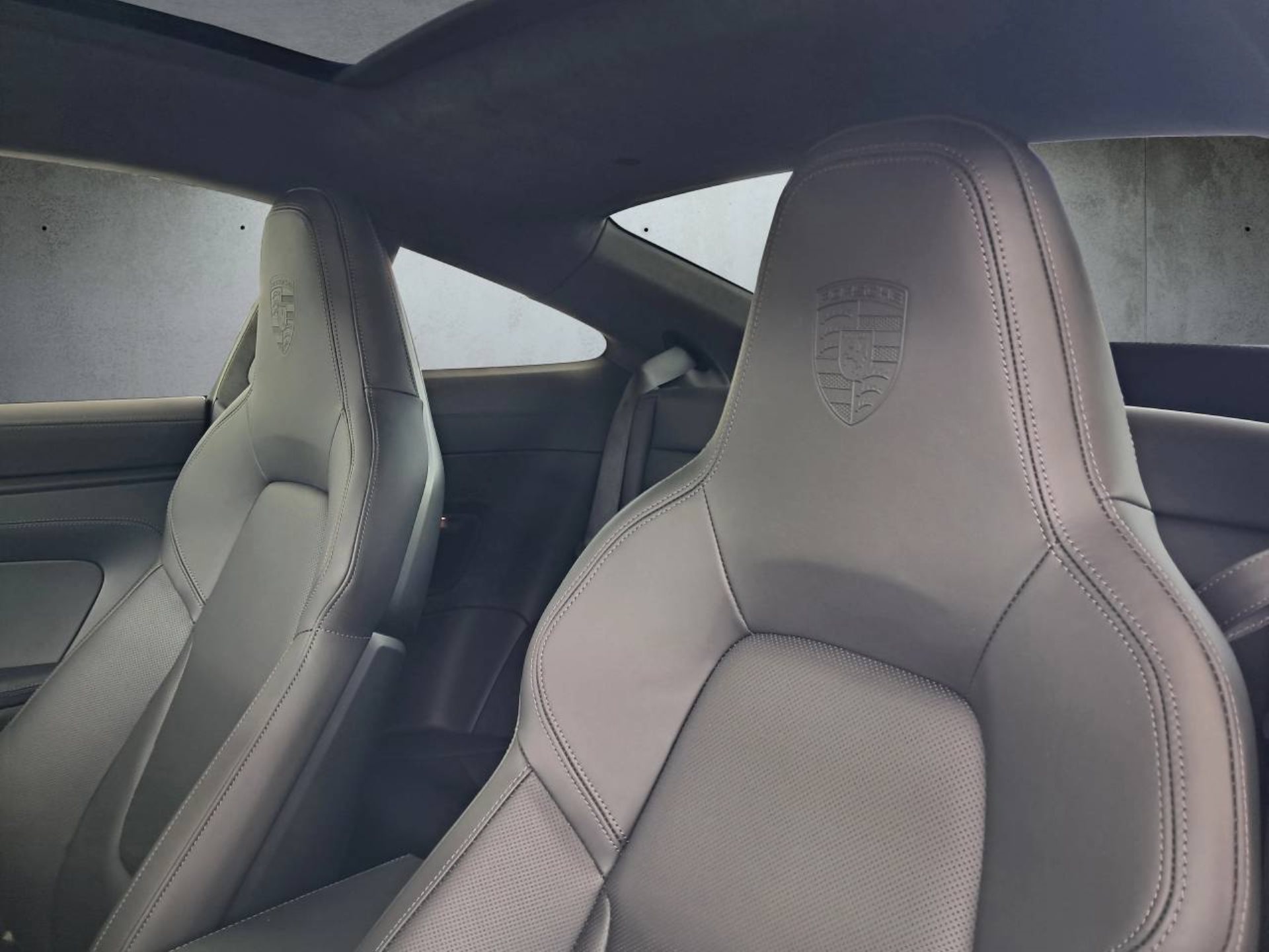 PORSCHE 911 Carrera 4 GTS-image-25