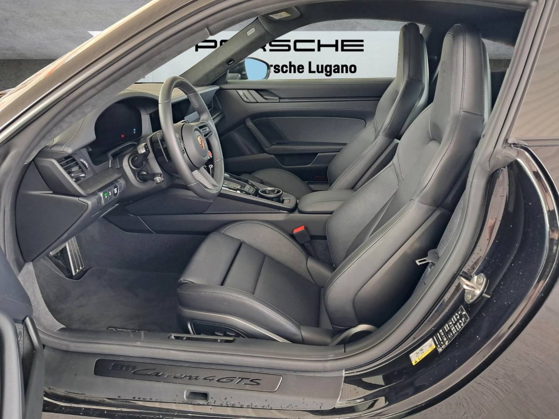 PORSCHE 911 Carrera 4 GTS-showroom-element-3