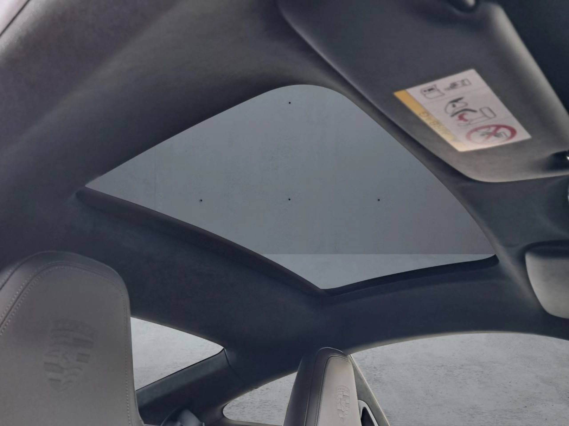 PORSCHE 911 Carrera 4 GTS-image-17