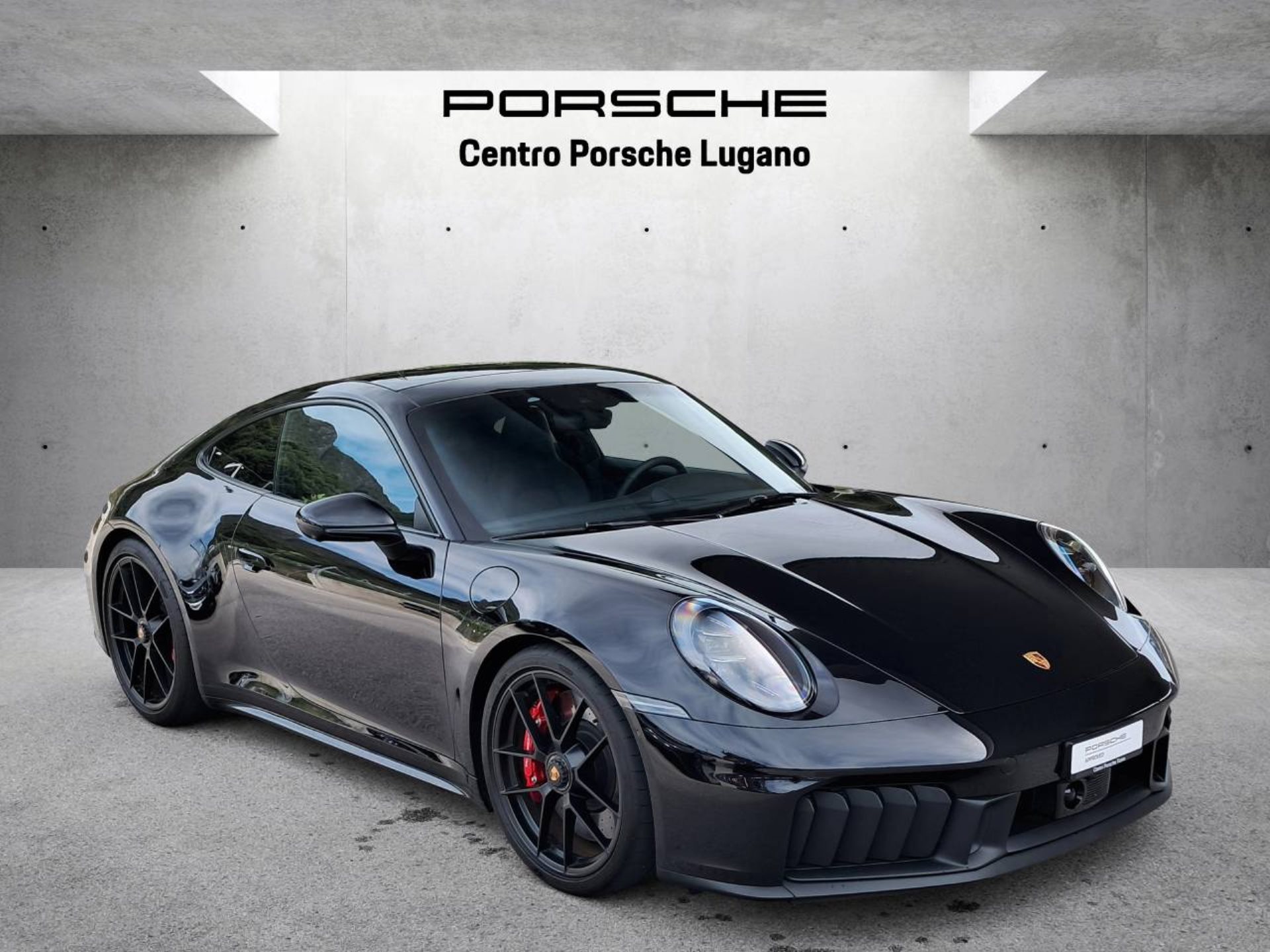 PORSCHE 911 Carrera 4 GTS-image-5