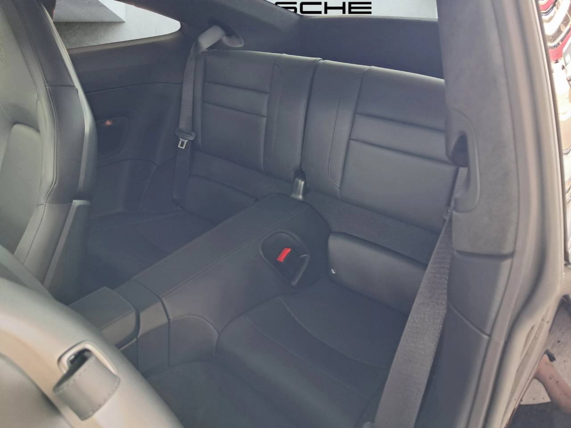 PORSCHE 911 Carrera 4 GTS-image-15