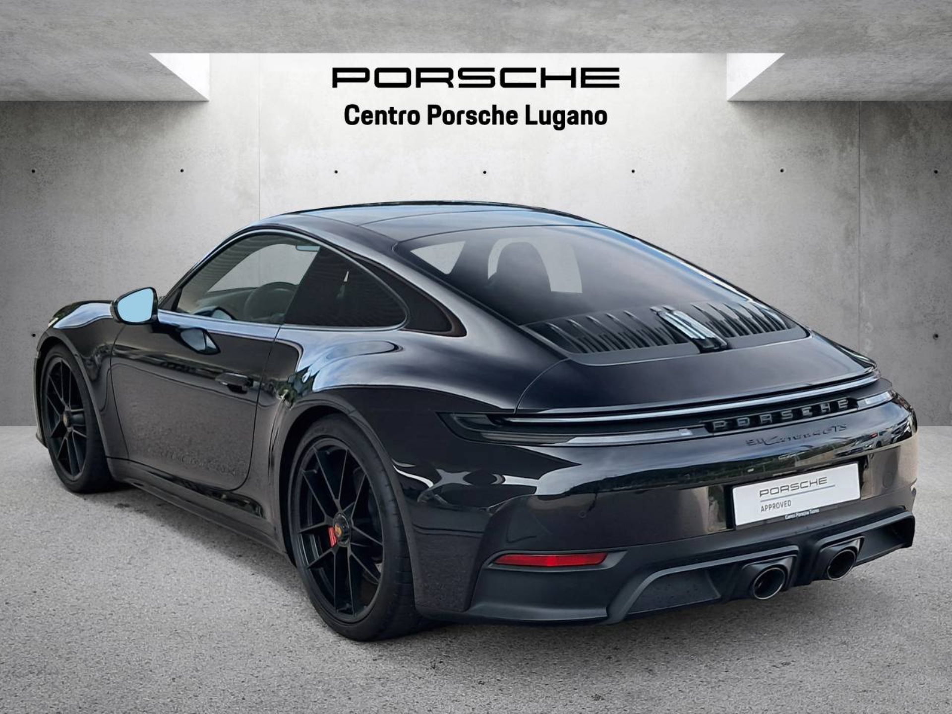 PORSCHE 911 Carrera 4 GTS-image-6