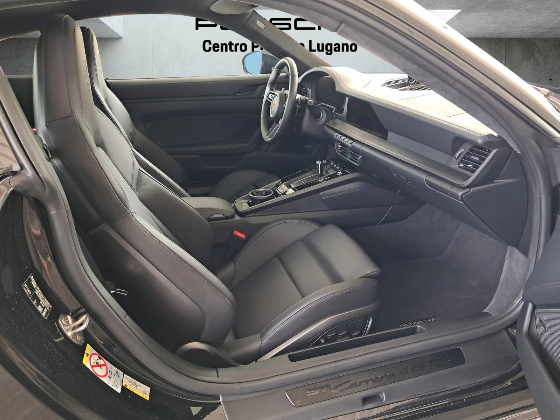 PORSCHE 911 Carrera 4 GTS-image-13