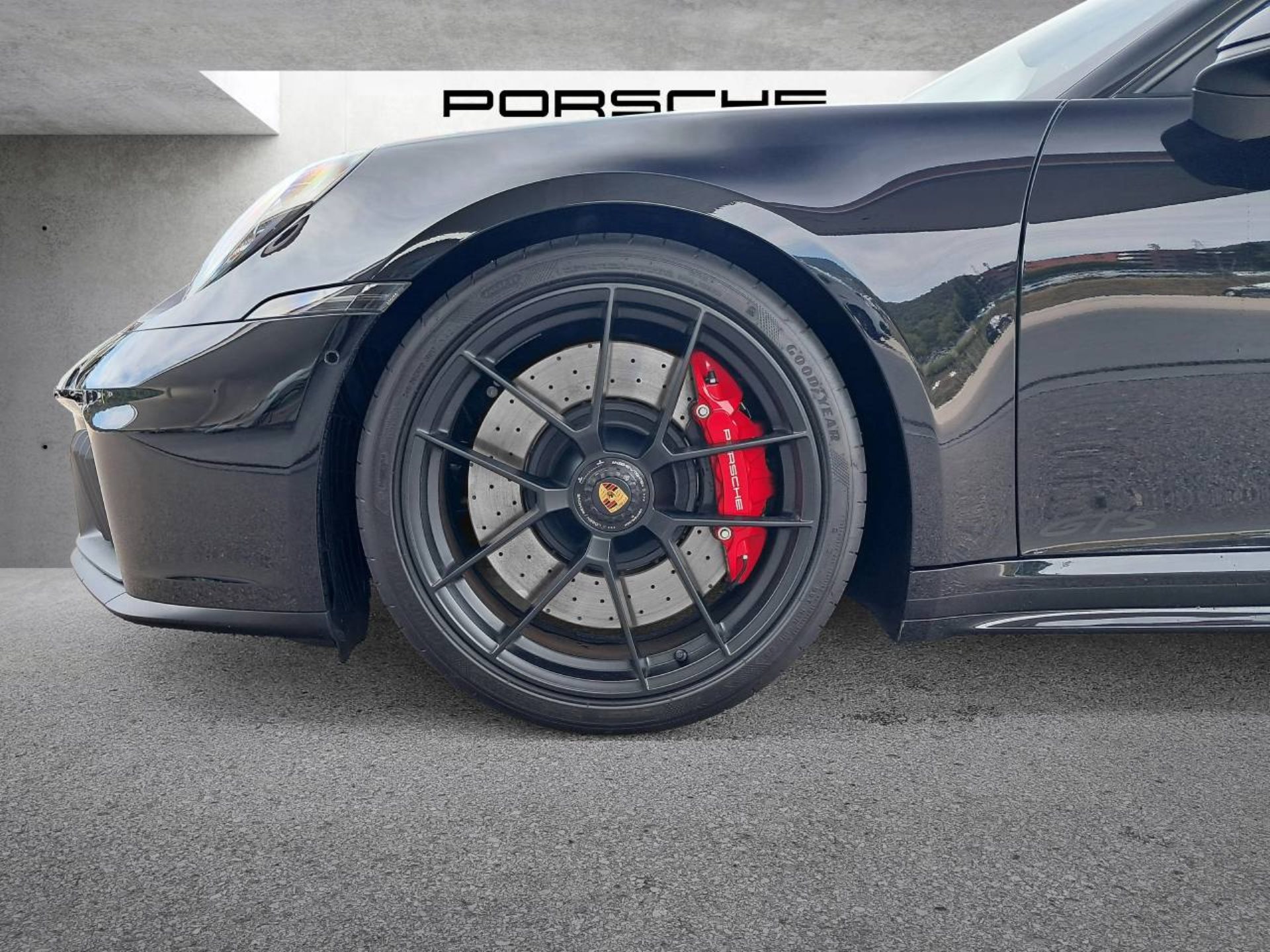 PORSCHE 911 Carrera 4 GTS-image-11