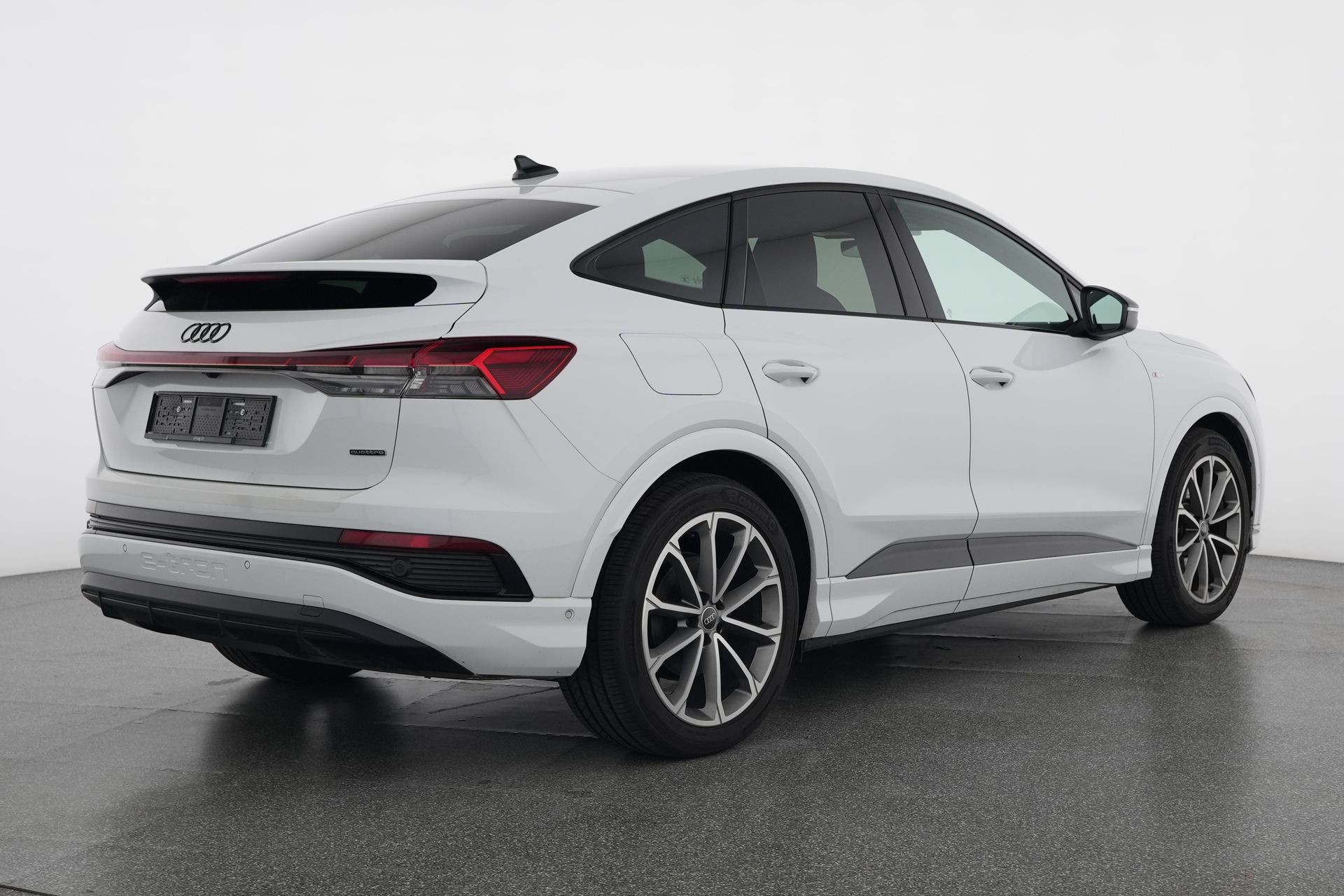 AUDI Q4 Sportback e-tron 50 quattro S line mit Wärmepumpe, Anhängerkupplung & 5J Garantie (Modelljahr 2024)-image-5