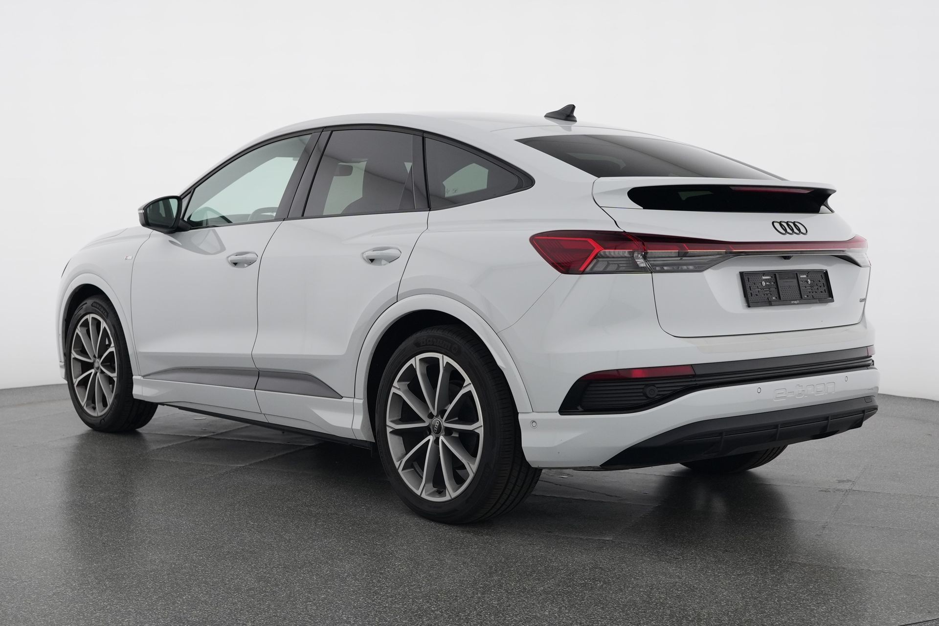 AUDI Q4 Sportback e-tron 50 quattro S line mit Wärmepumpe, Anhängerkupplung & 5J Garantie (Modelljahr 2024)-image-2