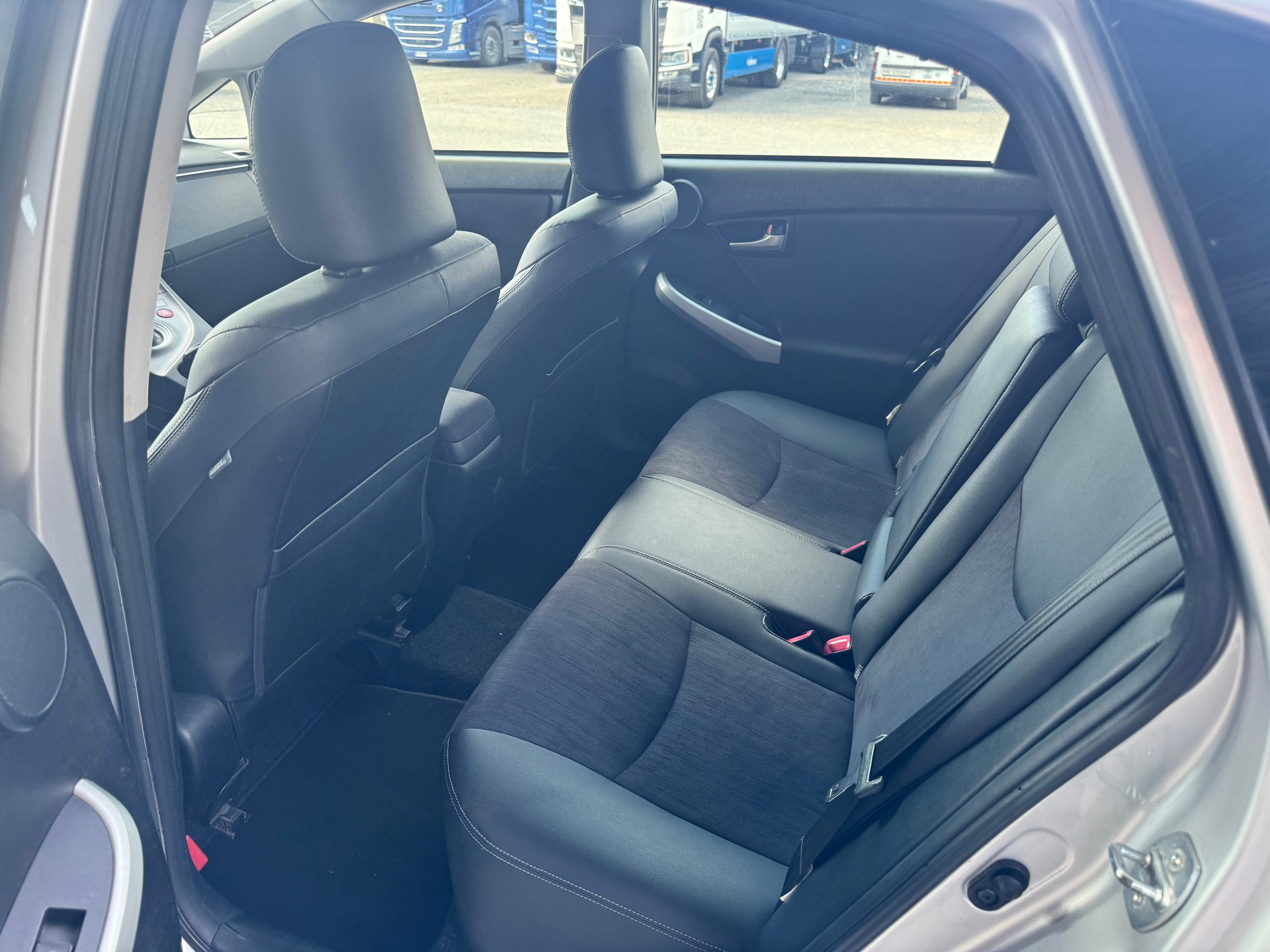 TOYOTA Prius 1.8 16V HSD Sol-image-6