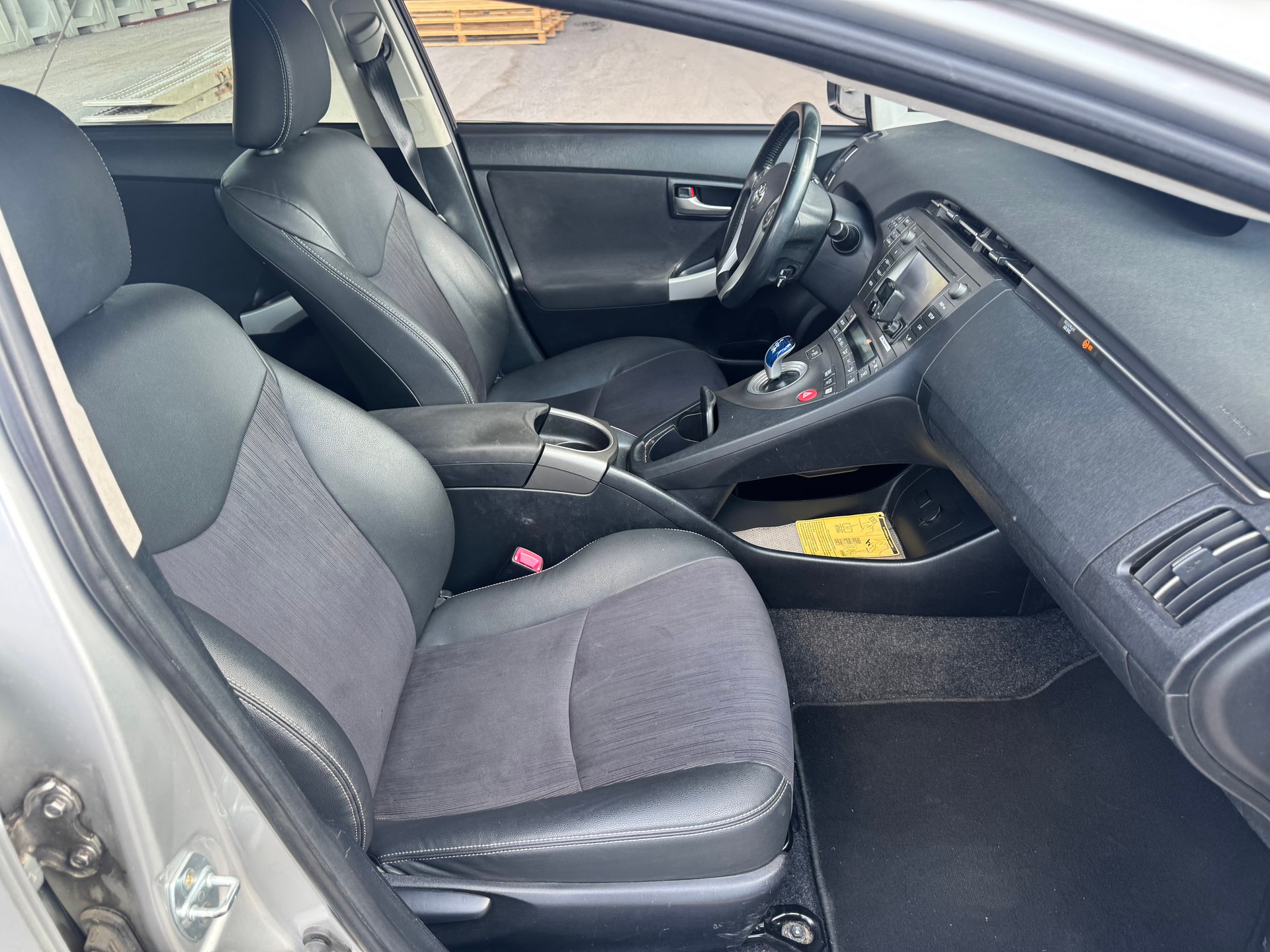 TOYOTA Prius 1.8 16V HSD Sol-image-8