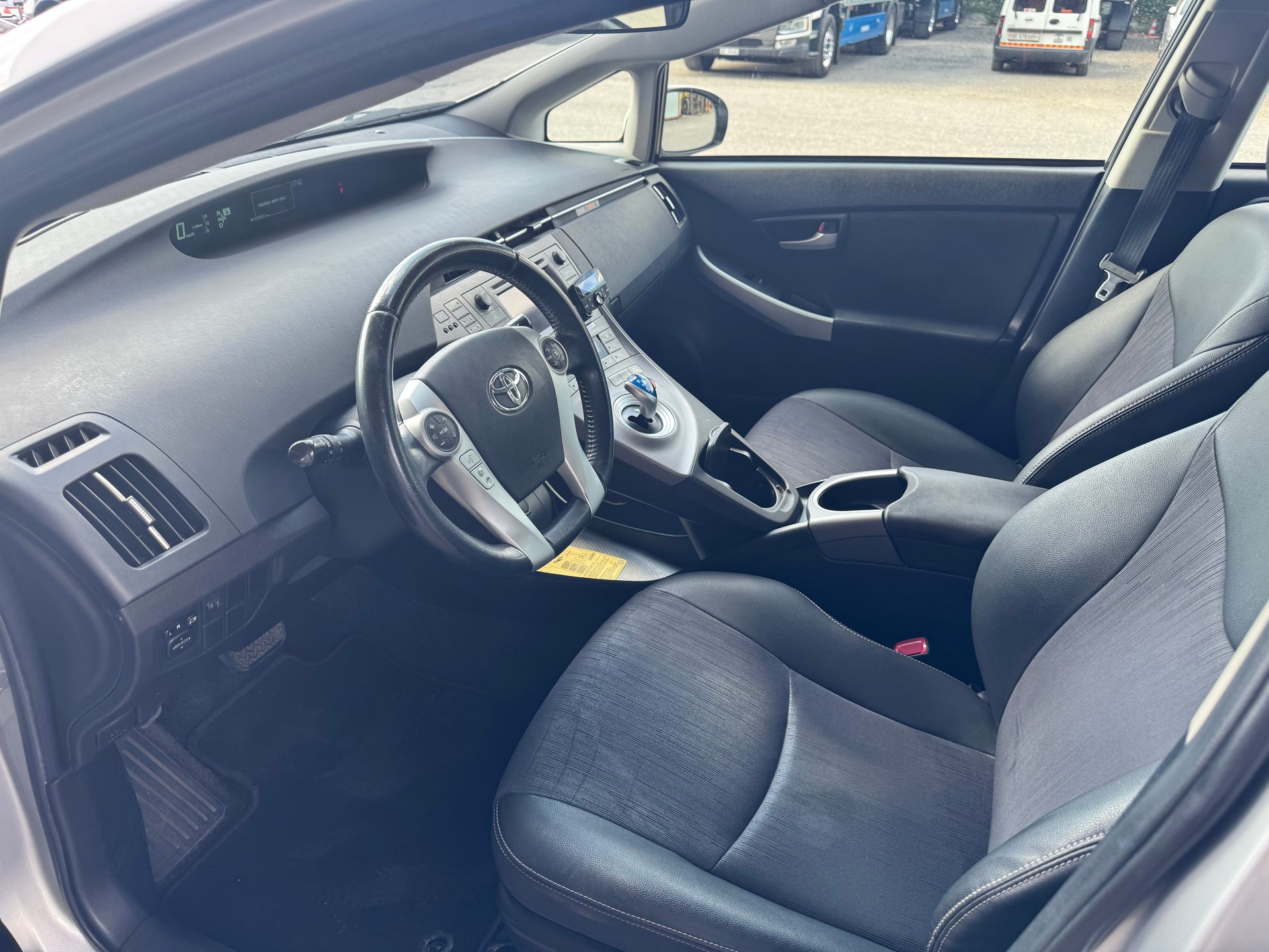 TOYOTA Prius 1.8 16V HSD Sol-image-7