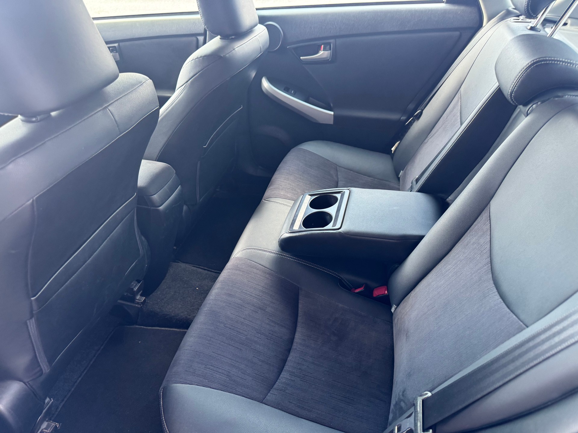 TOYOTA Prius 1.8 16V HSD Sol-image-14