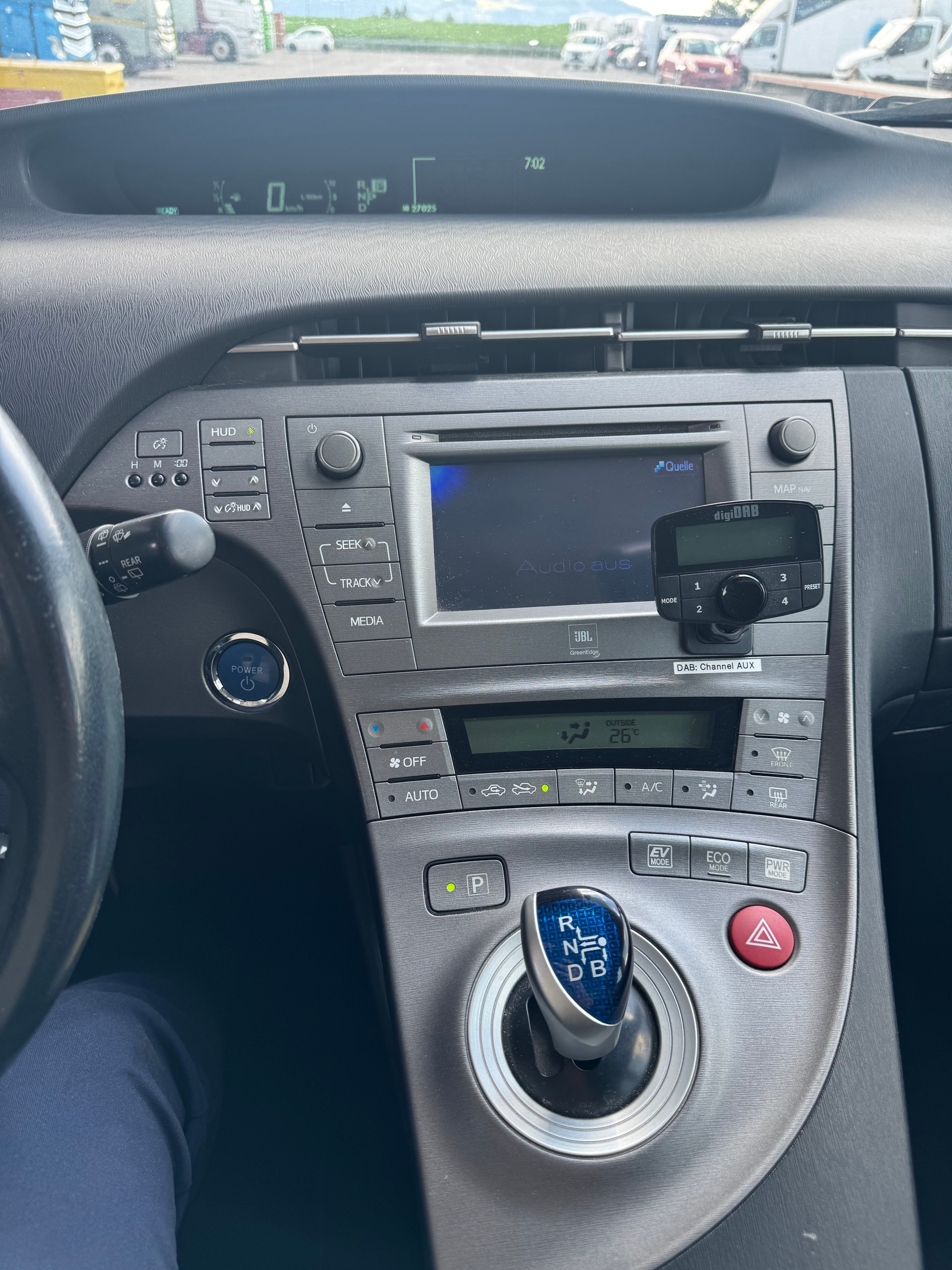 TOYOTA Prius 1.8 16V HSD Sol-image-10