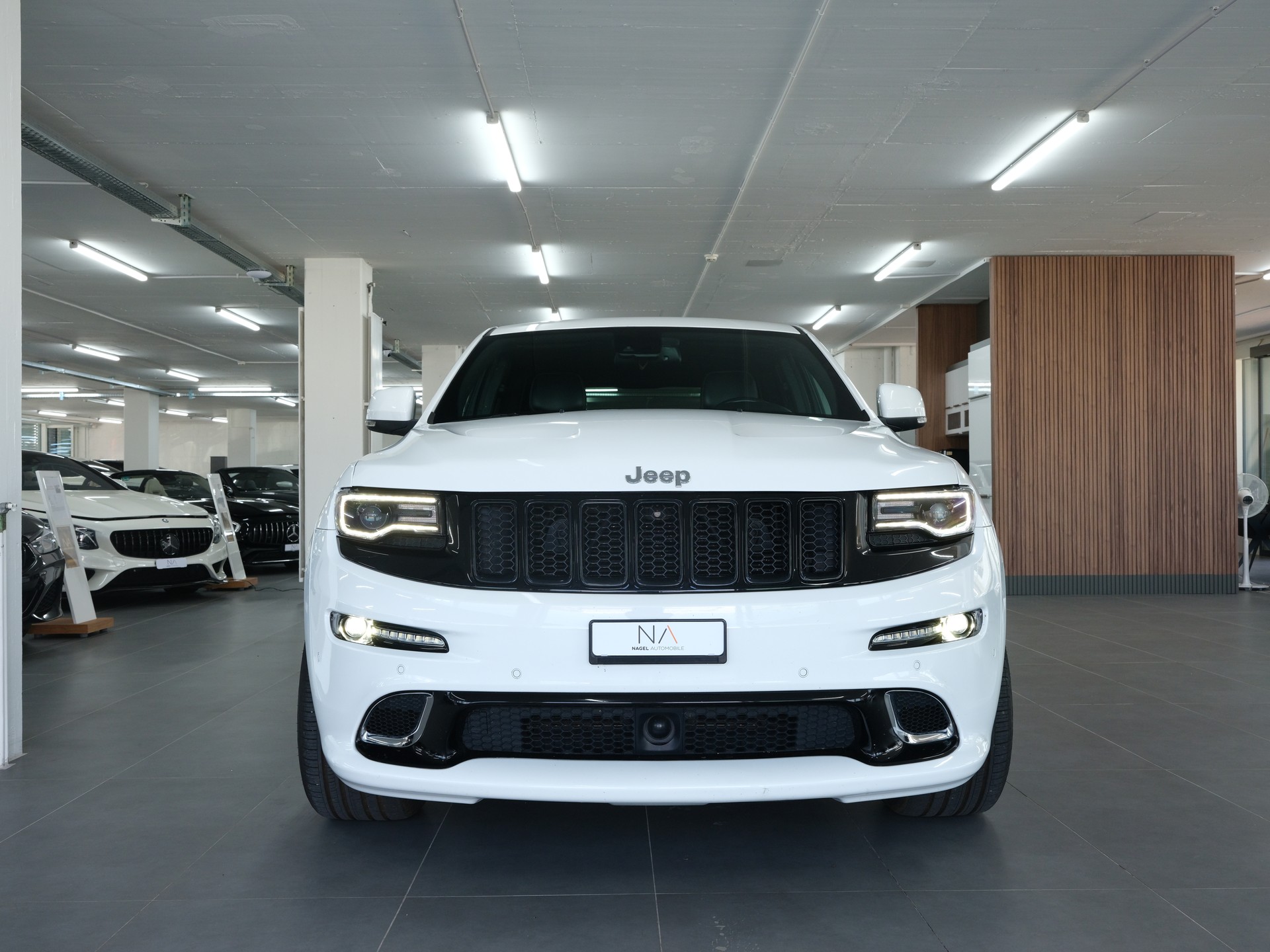 JEEP Grand Cherokee 6.4 V8 HEMI SRT8 Automatic *Harman & Kardon* *Panorama* *Rückfahrkamera*-image-9