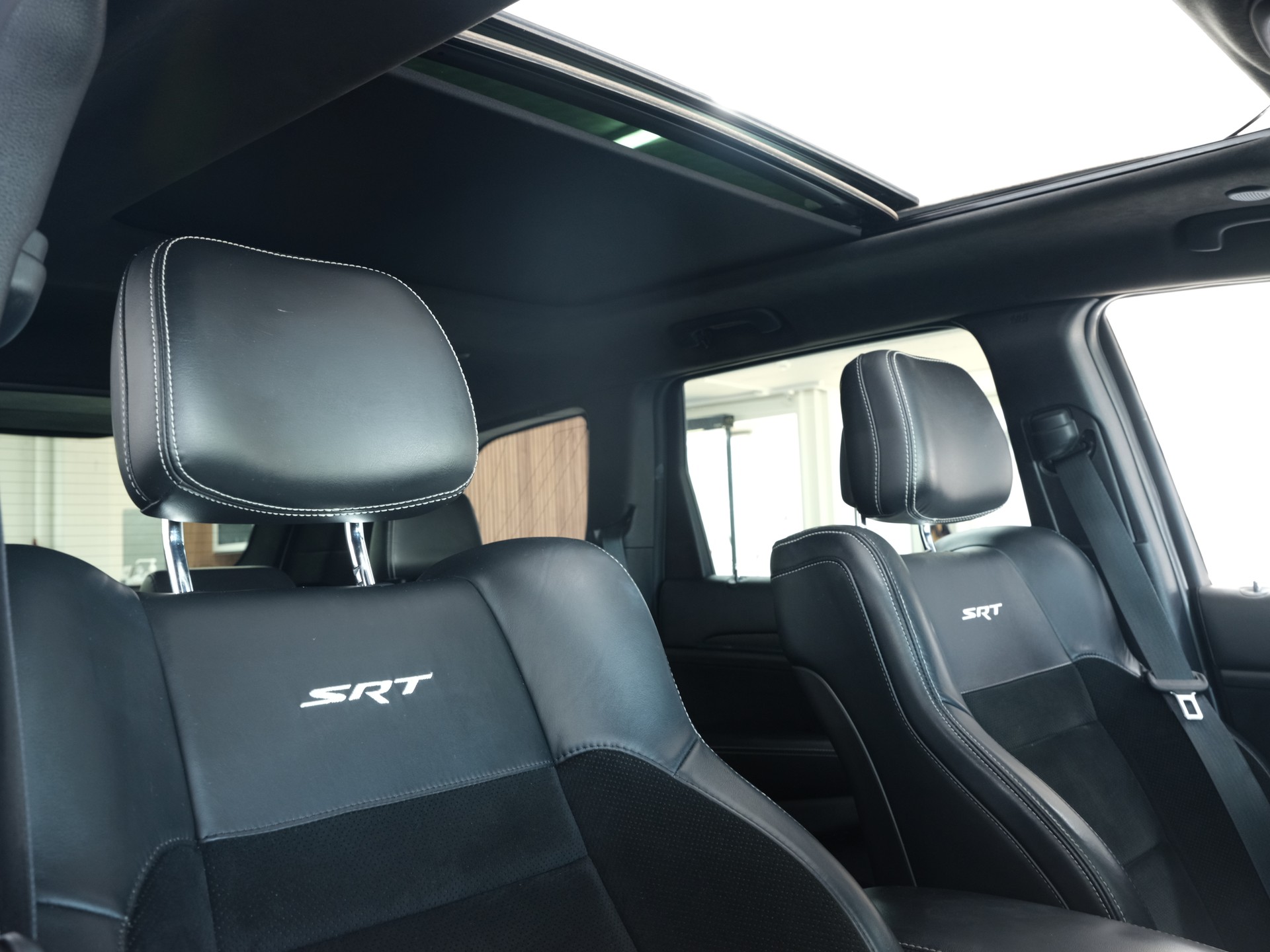 JEEP Grand Cherokee 6.4 V8 HEMI SRT8 Automatic *Harman & Kardon* *Panorama* *Rückfahrkamera*-image-32
