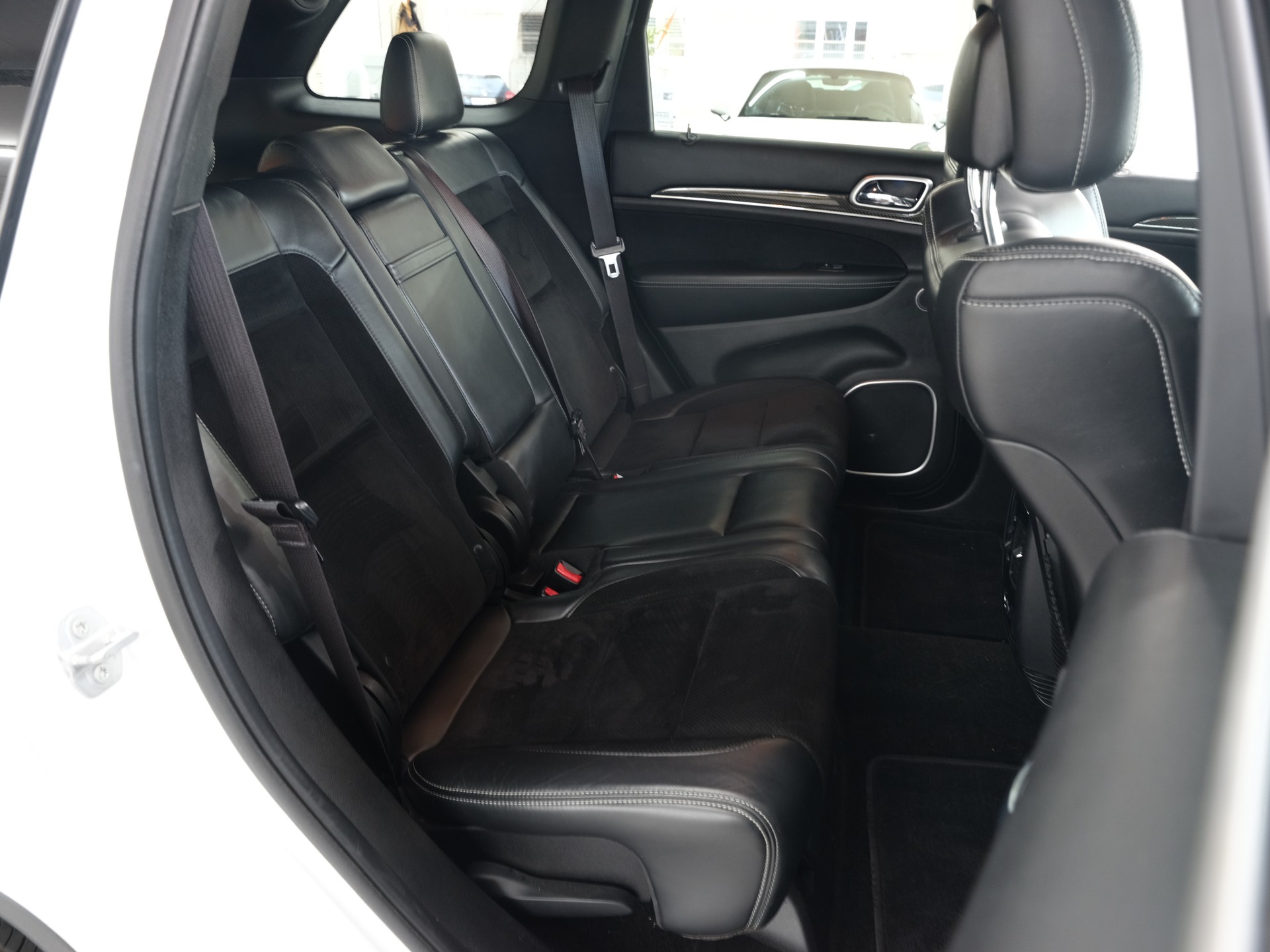 JEEP Grand Cherokee 6.4 V8 HEMI SRT8 Automatic *Harman & Kardon* *Panorama* *Rückfahrkamera*-image-26