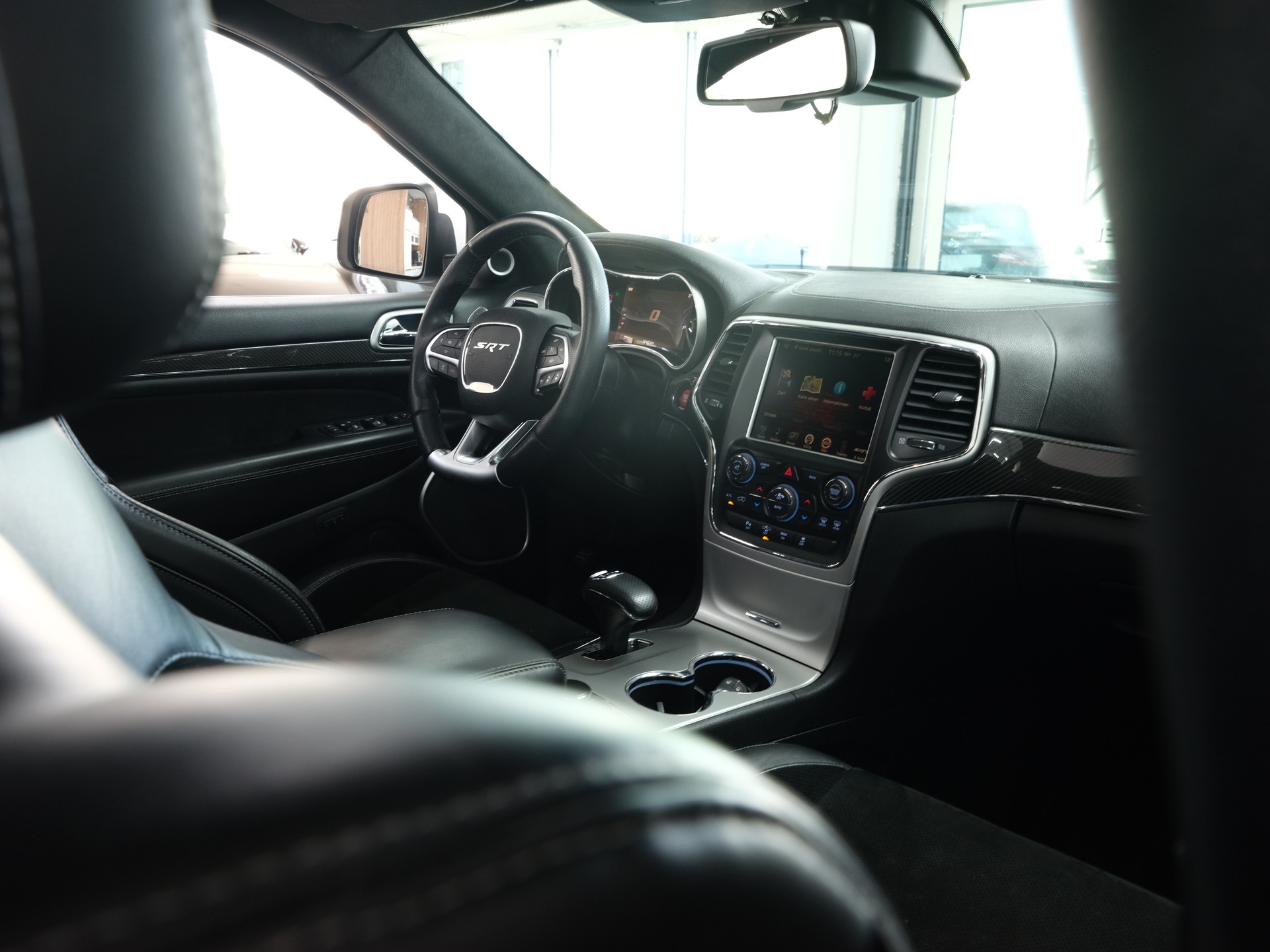 JEEP Grand Cherokee 6.4 V8 HEMI SRT8 Automatic *Harman & Kardon* *Panorama* *Rückfahrkamera*-image-28