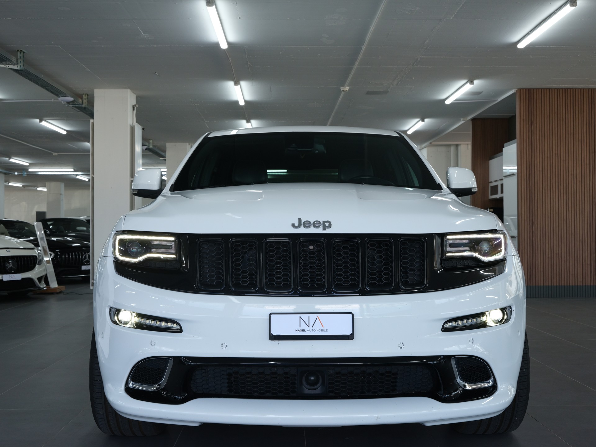 JEEP Grand Cherokee 6.4 V8 HEMI SRT8 Automatic *Harman & Kardon* *Panorama* *Rückfahrkamera*-image-8