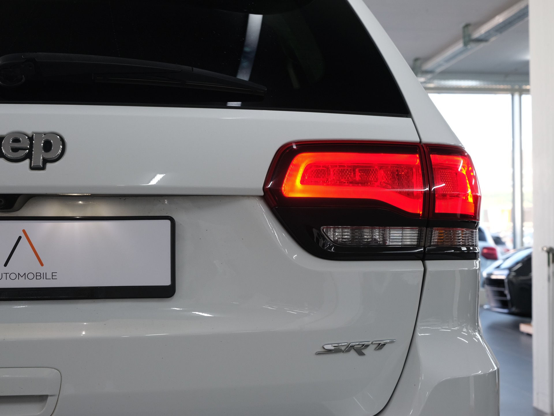 JEEP Grand Cherokee 6.4 V8 HEMI SRT8 Automatic *Harman & Kardon* *Panorama* *Rückfahrkamera*-image-14