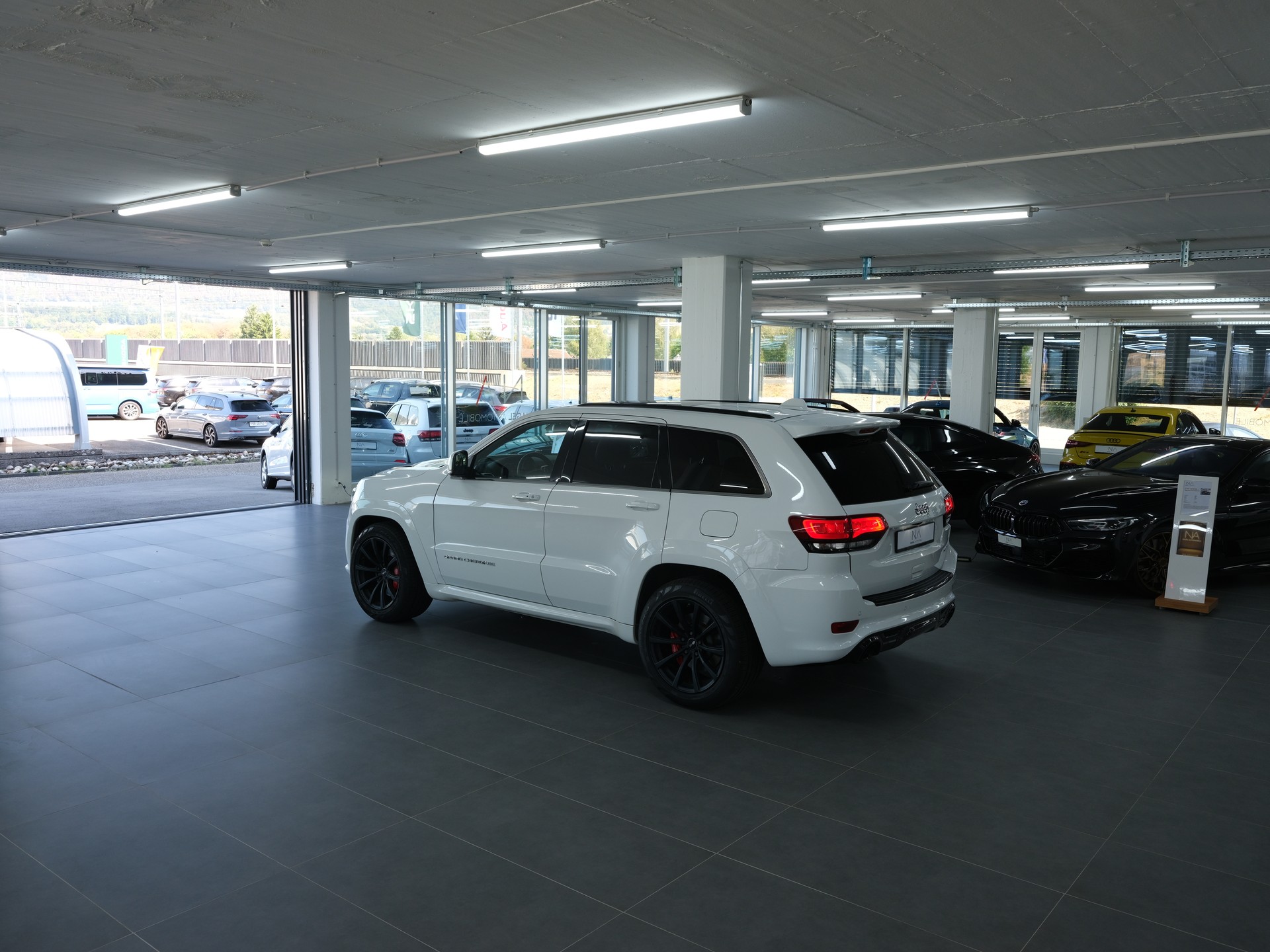 JEEP Grand Cherokee 6.4 V8 HEMI SRT8 Automatic *Harman & Kardon* *Panorama* *Rückfahrkamera*-image-15