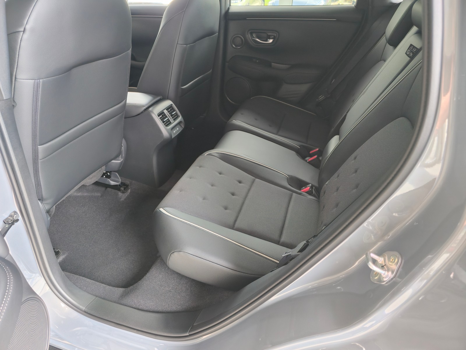 Honda ZR-V 2.0i MMD Sport — photo 11