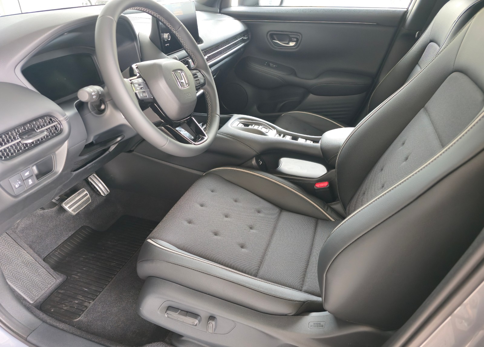 Honda ZR-V 2.0i MMD Sport — photo 3
